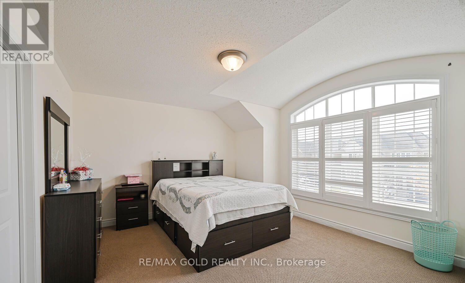 37 SCOTCHMERE CRESCENT - 25