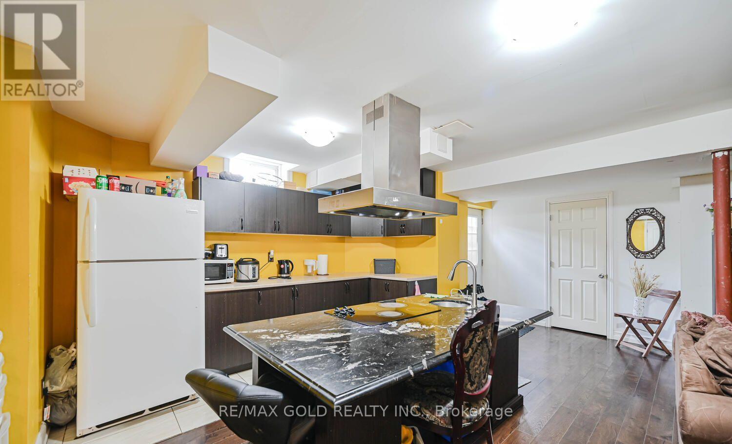 37 SCOTCHMERE CRESCENT - 33