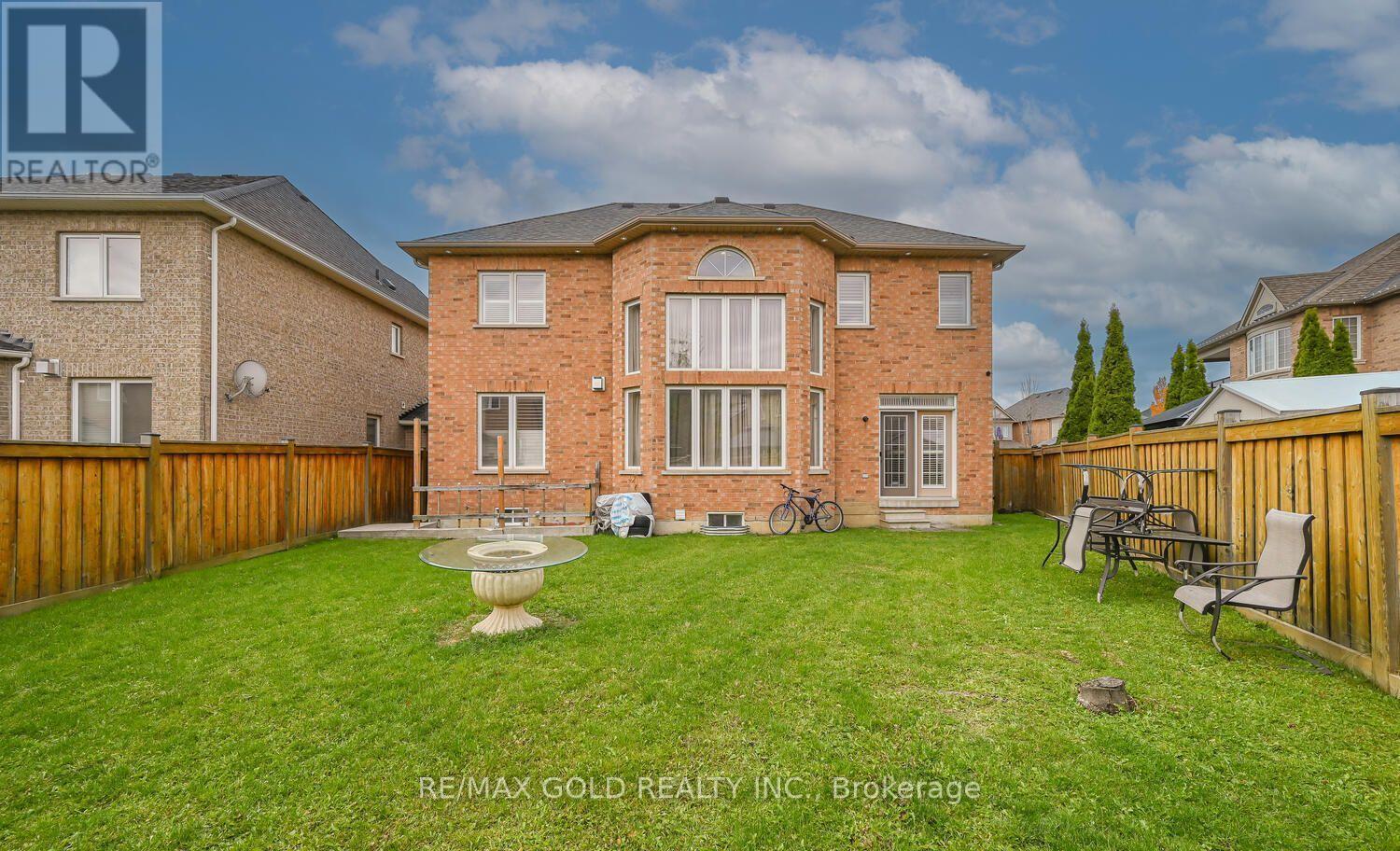 37 SCOTCHMERE CRESCENT - 38