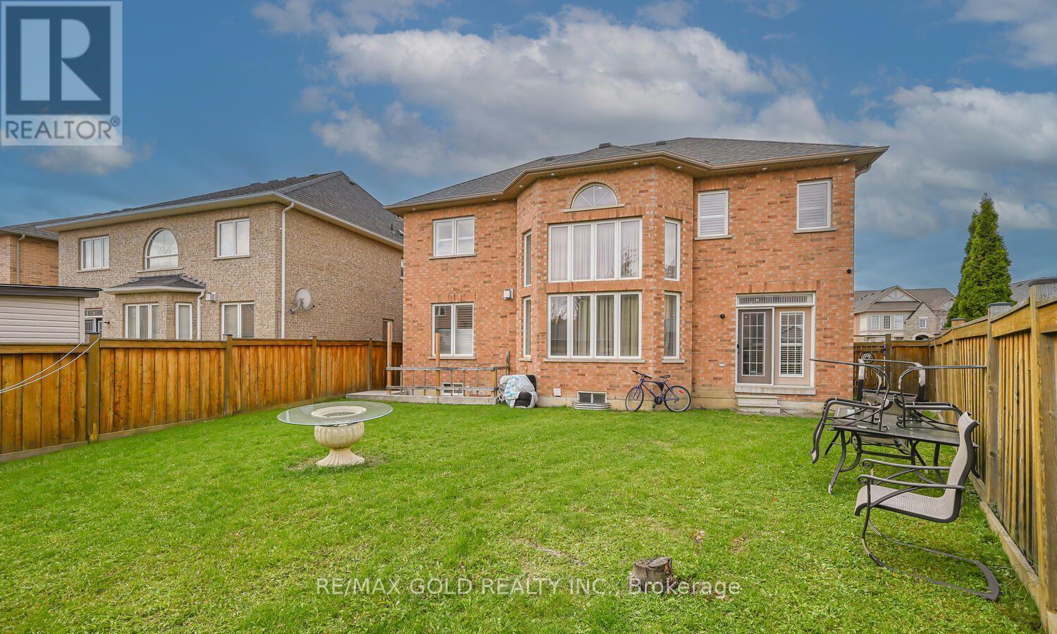 37 SCOTCHMERE CRESCENT - 40