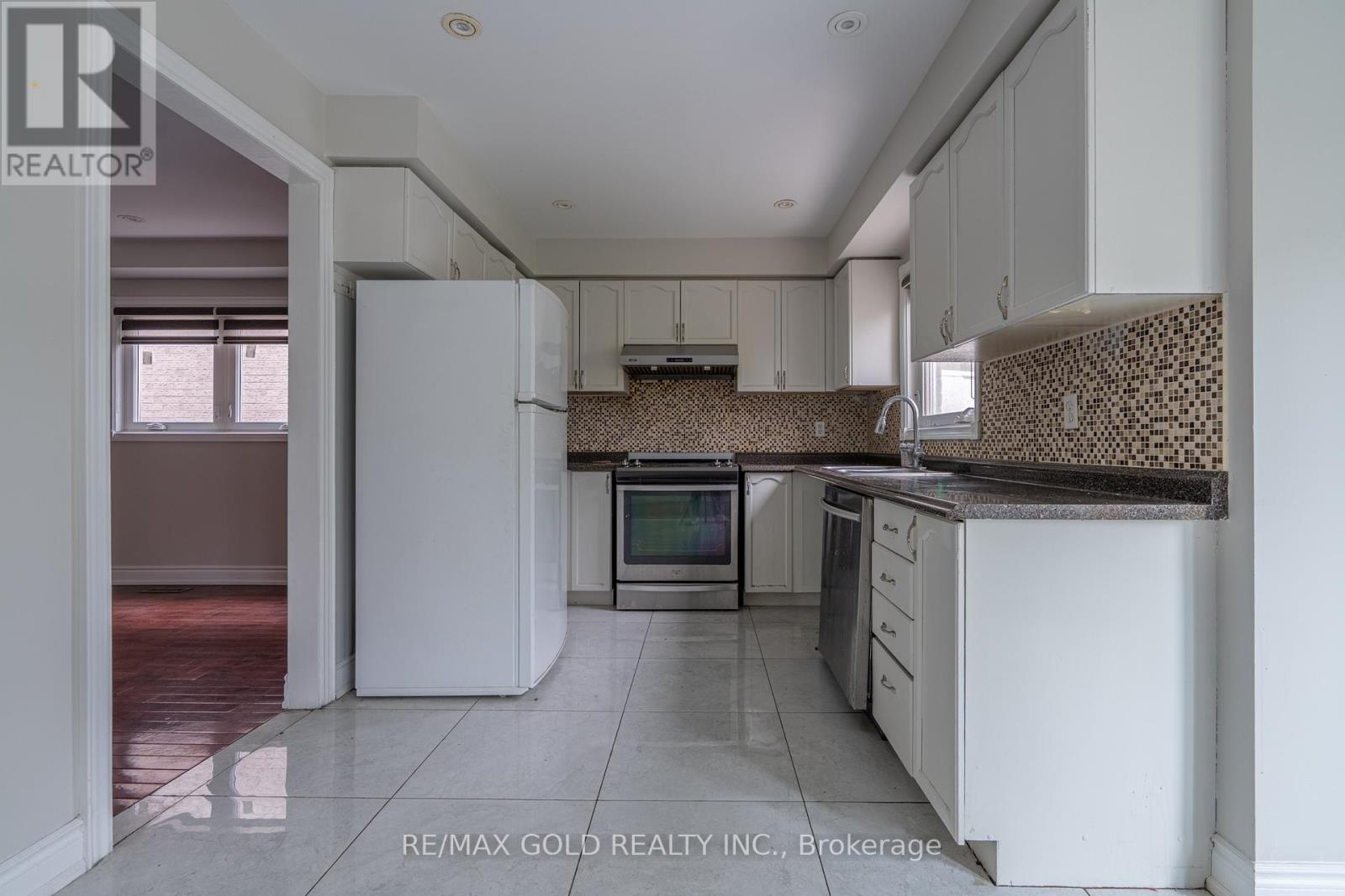 71 RAVENSWOOD DRIVE - 16