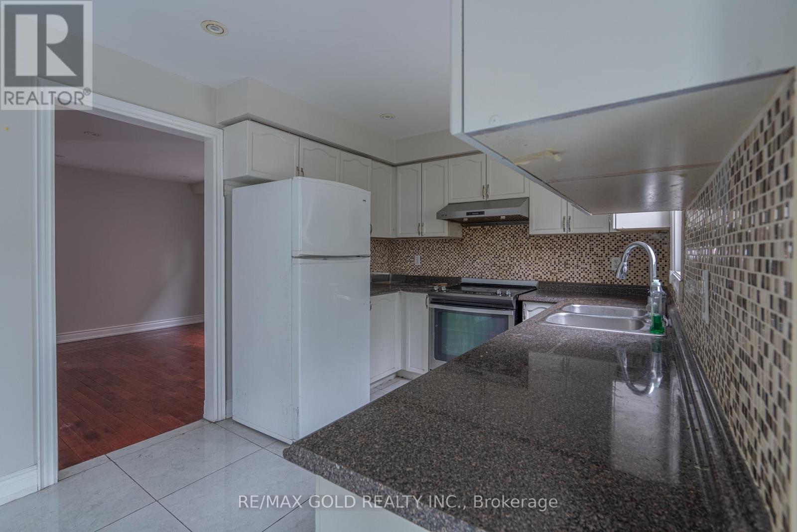 71 RAVENSWOOD DRIVE - 17
