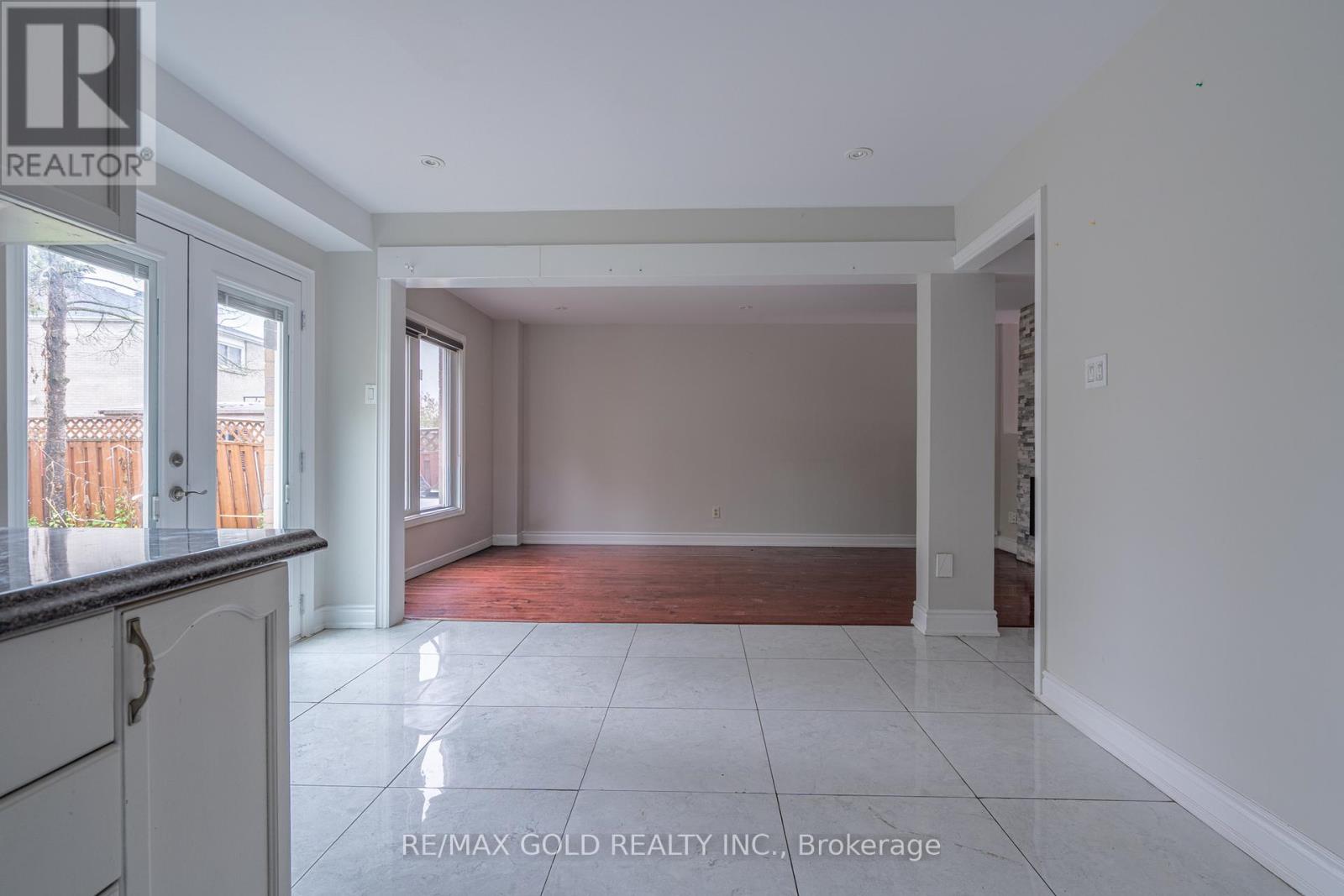 71 RAVENSWOOD DRIVE - 18
