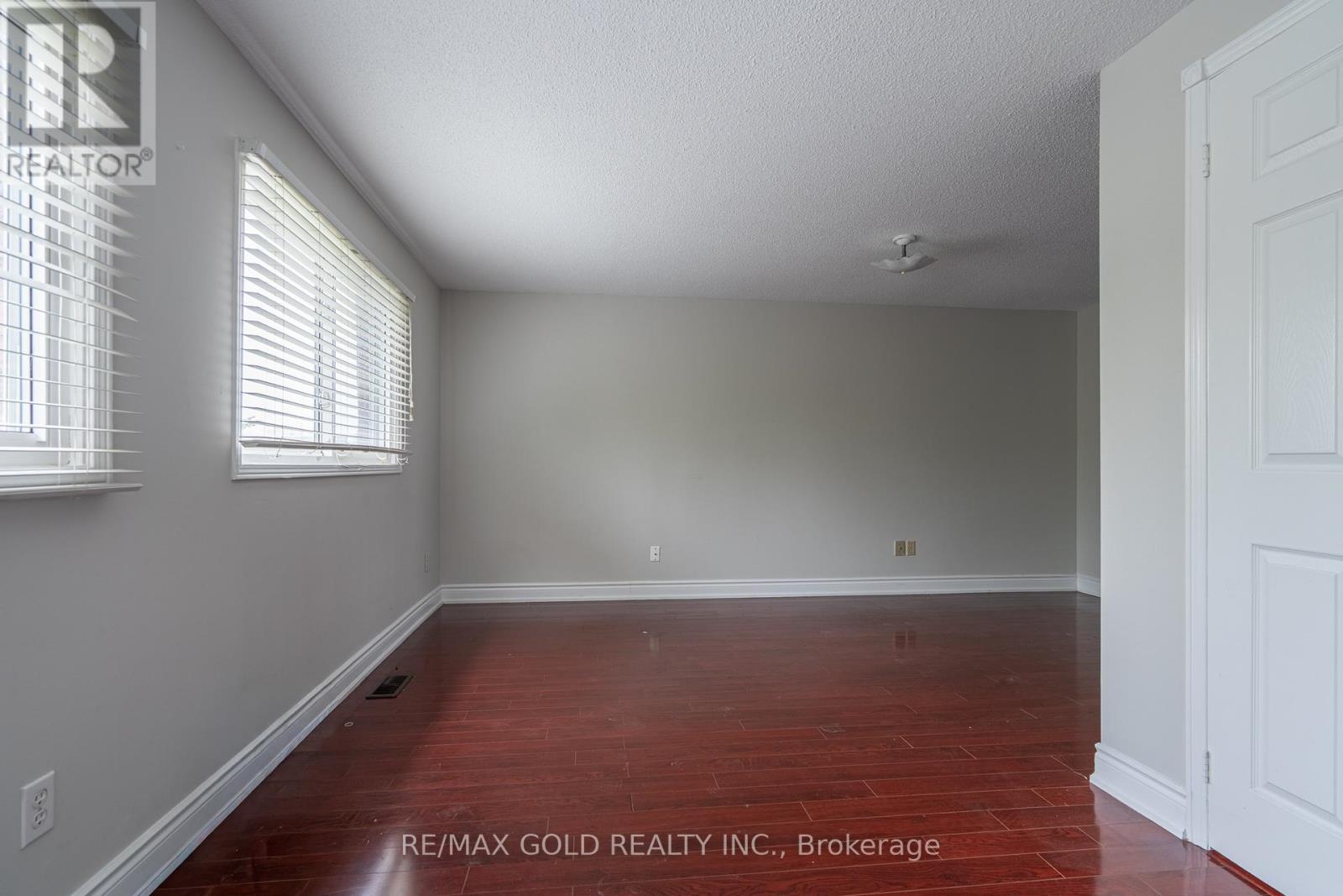 71 RAVENSWOOD DRIVE - 21