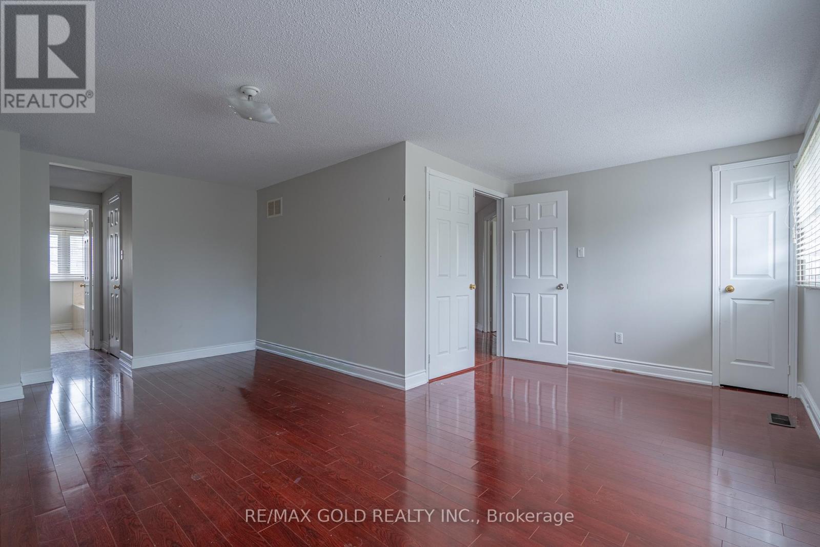 71 RAVENSWOOD DRIVE - 22