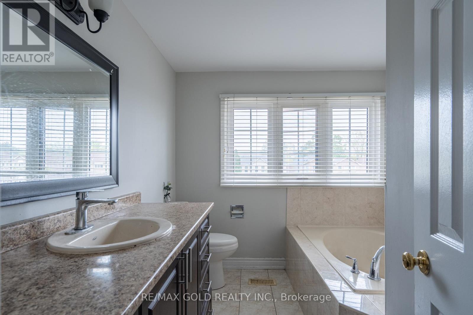 71 RAVENSWOOD DRIVE - 24