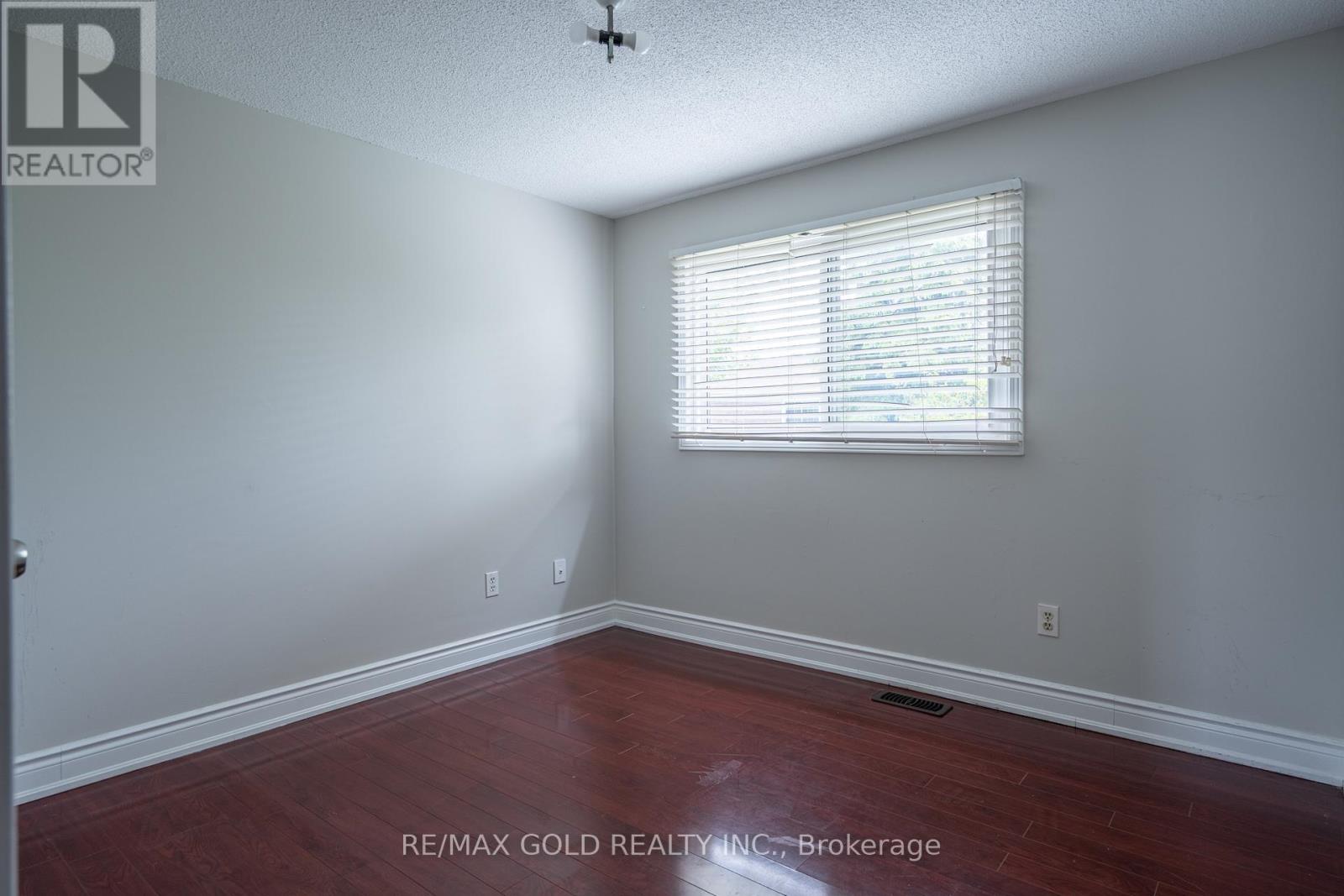 71 RAVENSWOOD DRIVE - 28