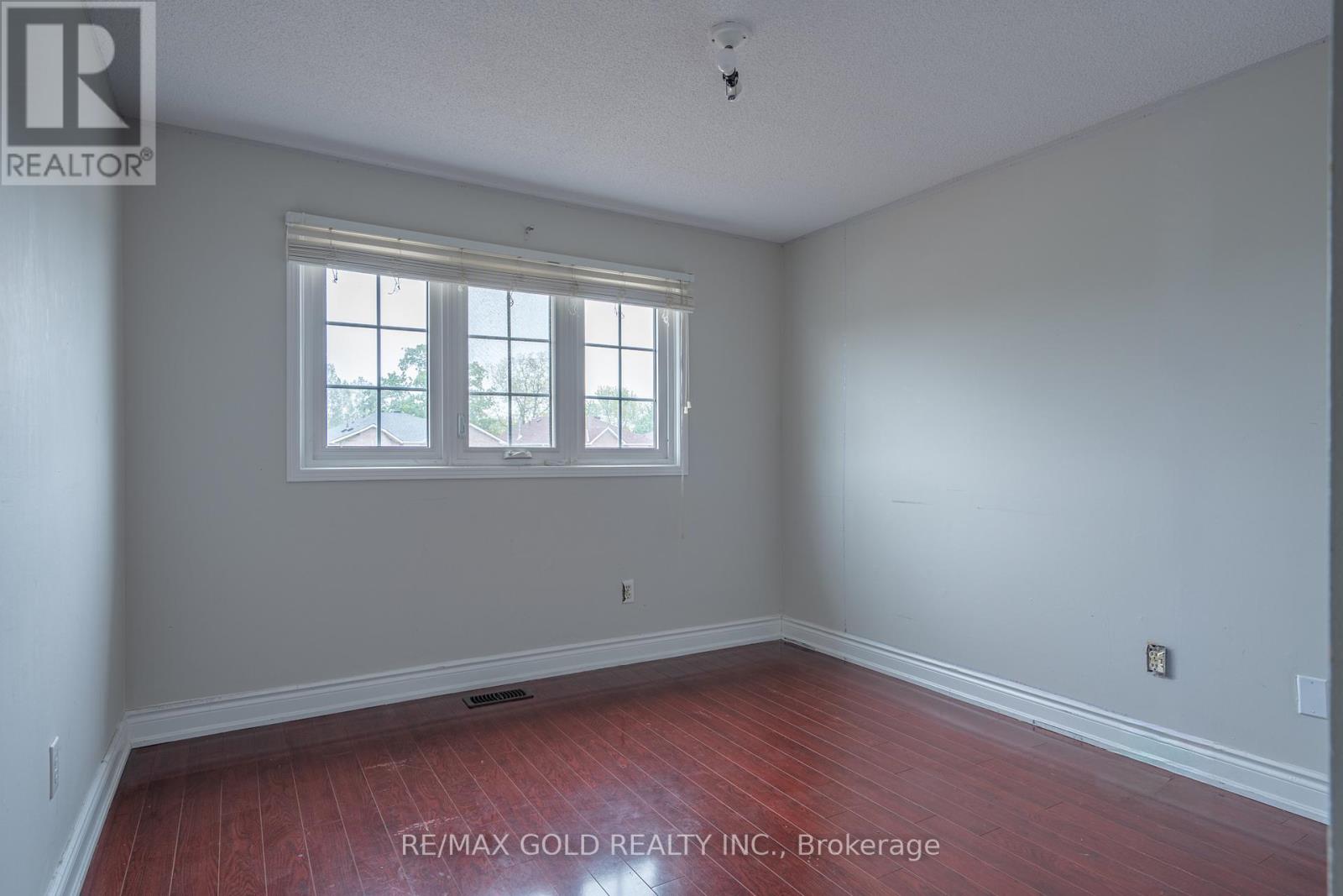 71 RAVENSWOOD DRIVE - 31