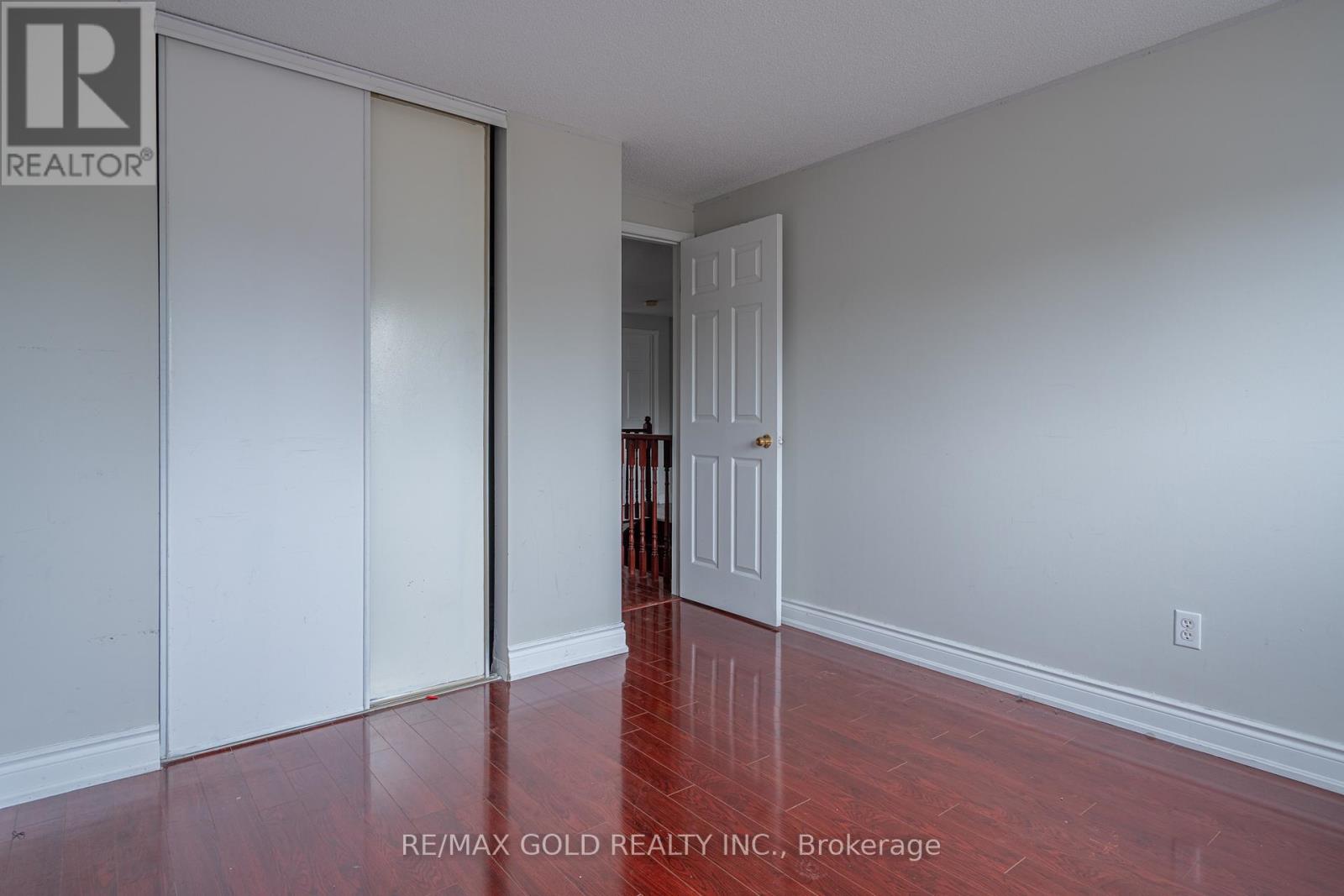 71 RAVENSWOOD DRIVE - 32