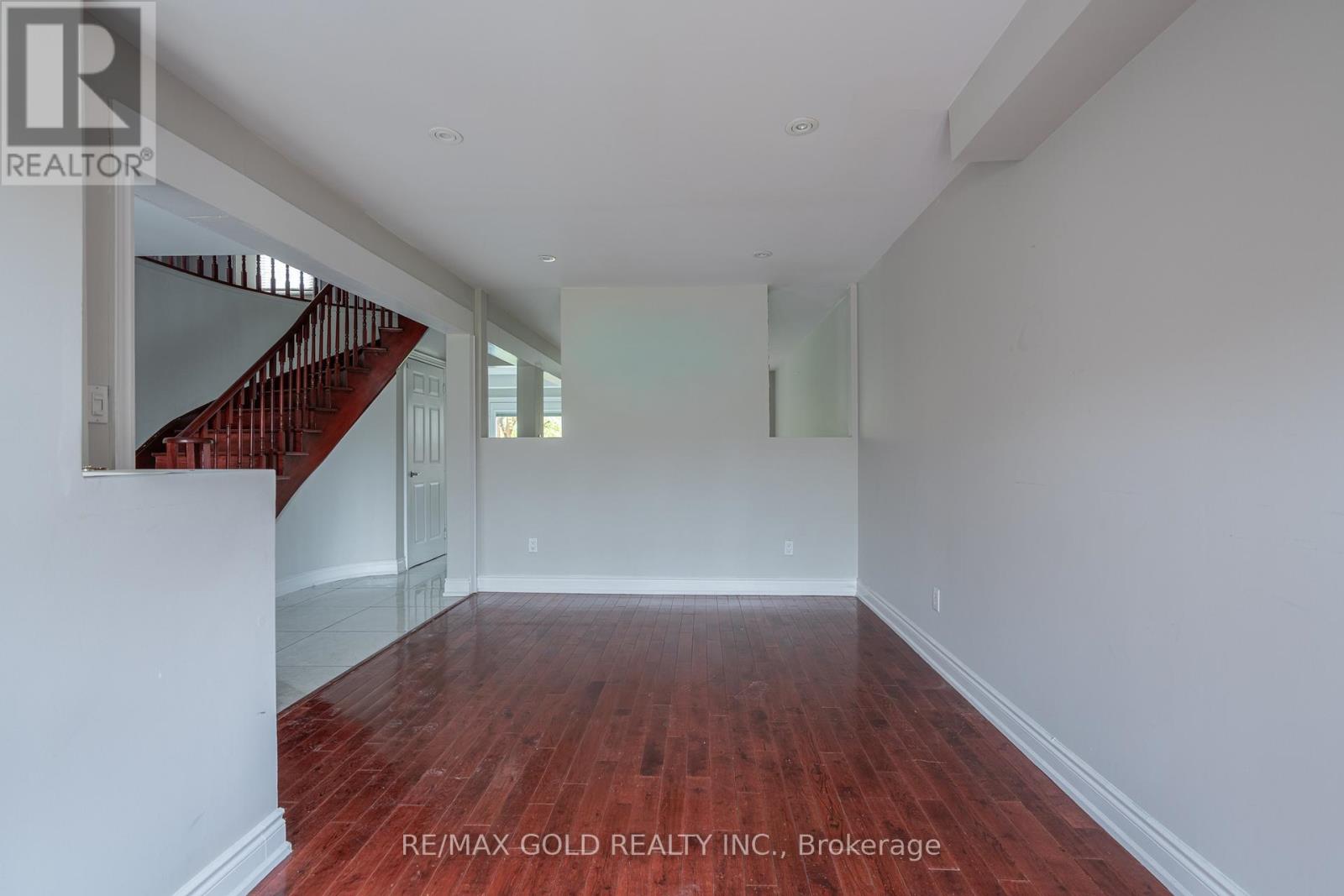 71 RAVENSWOOD DRIVE - 8