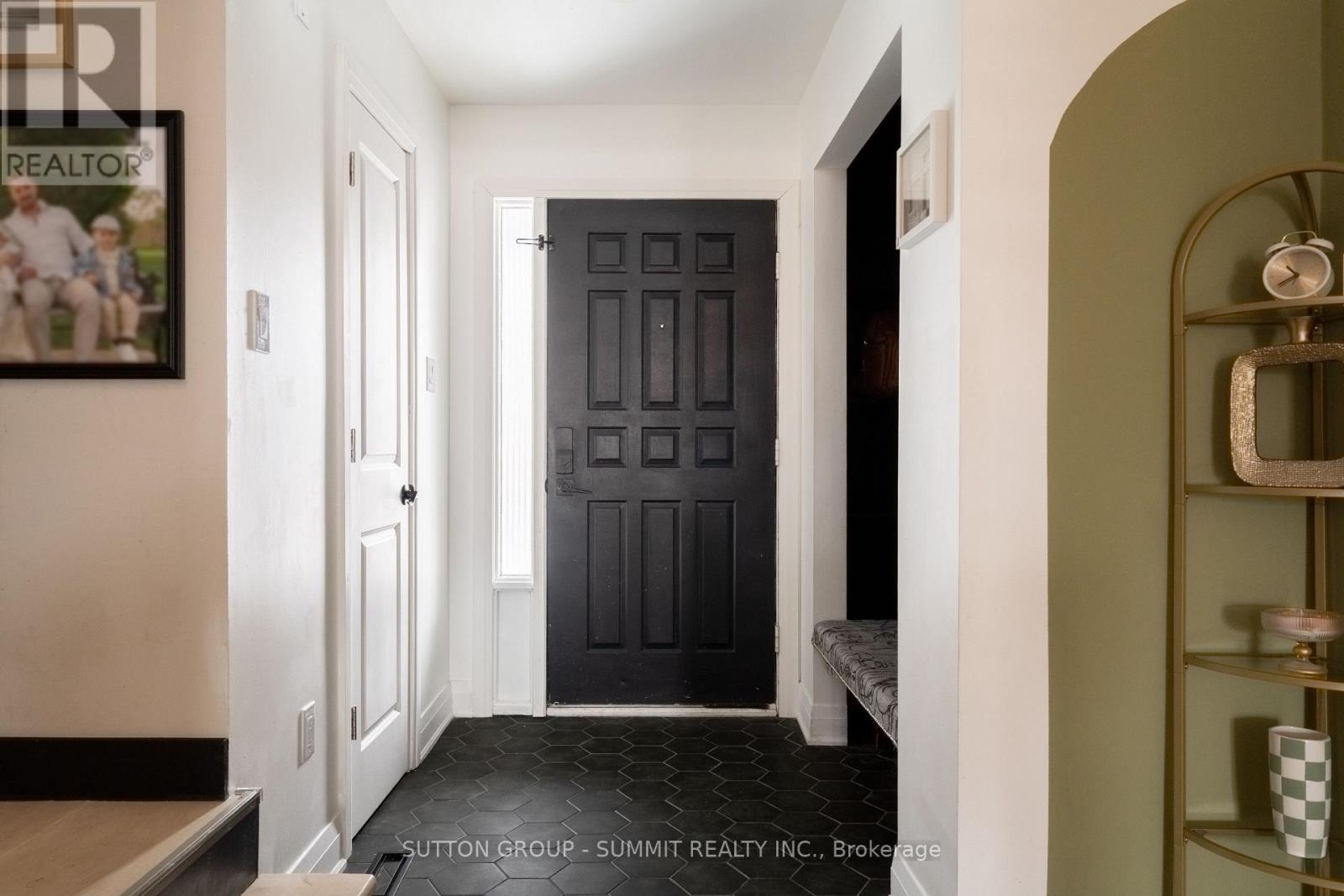30 BUCHANAN CRESCENT - 3