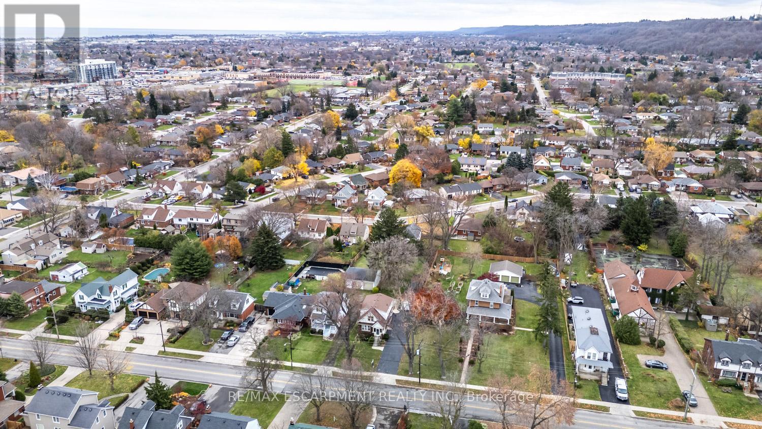 60 LAKE AVENUE DRIVE - 34