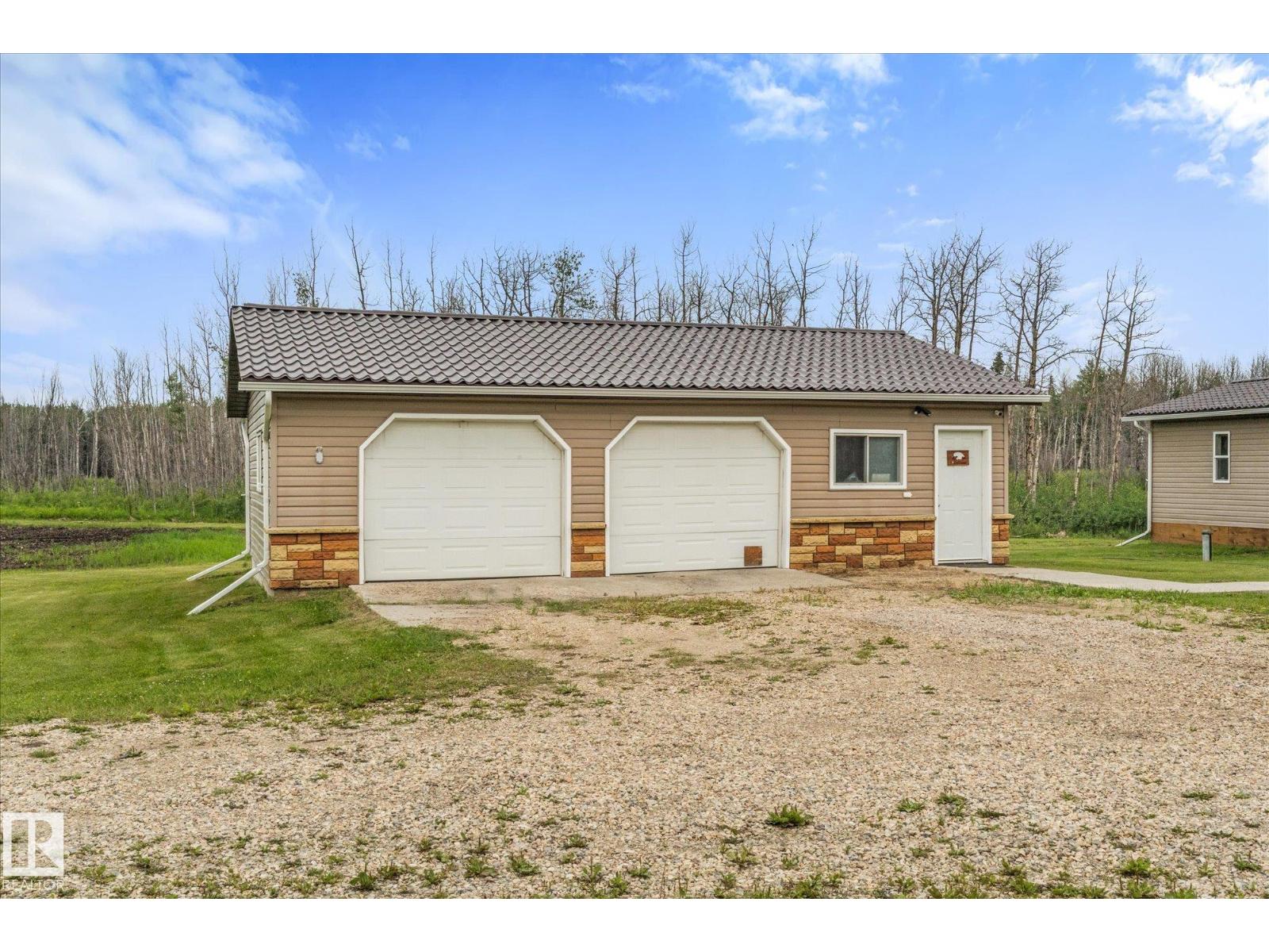 41 9002 Hwy 16 - 42