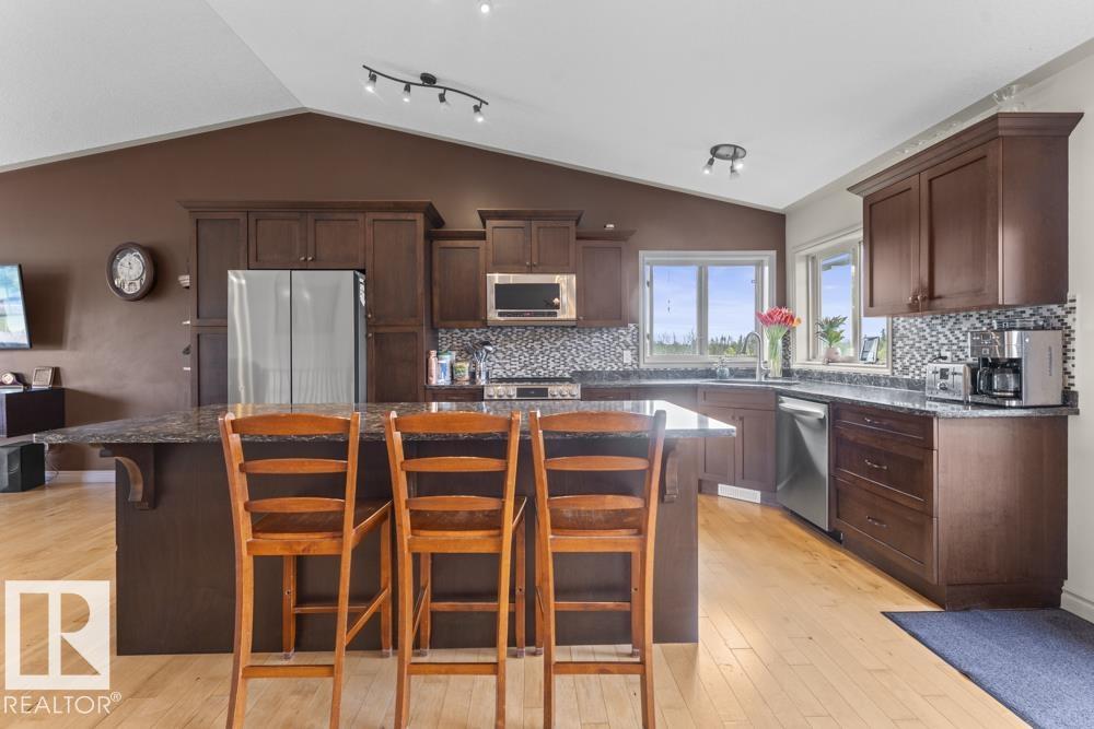 7 61130 465 Rge RD - 19