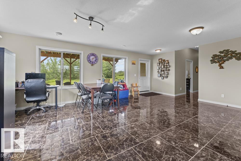 7 61130 465 Rge RD - 37