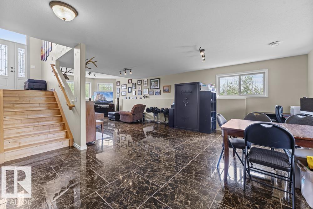 7 61130 465 Rge RD - 39