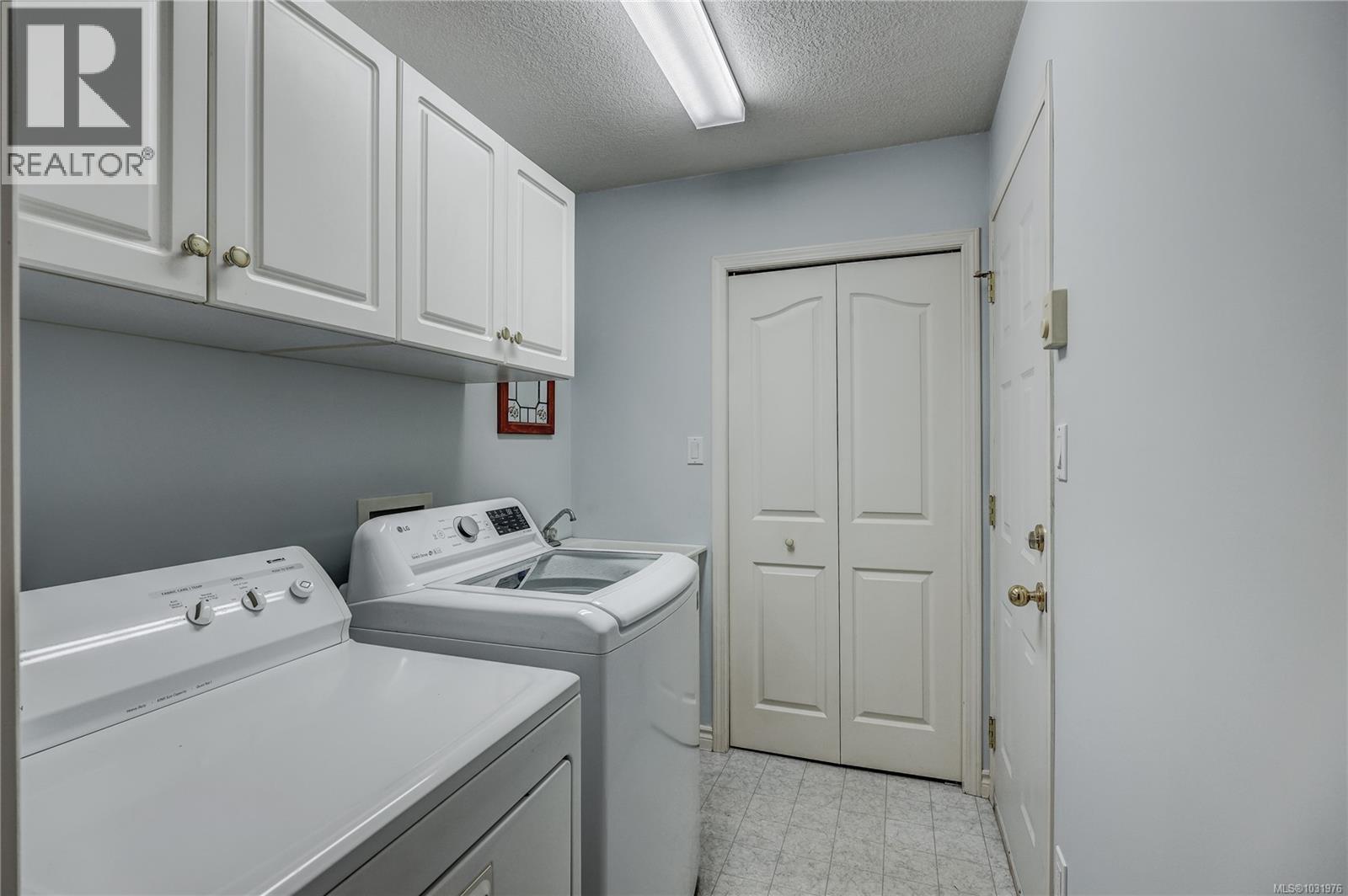 1377 Meadowood Way - Image 33