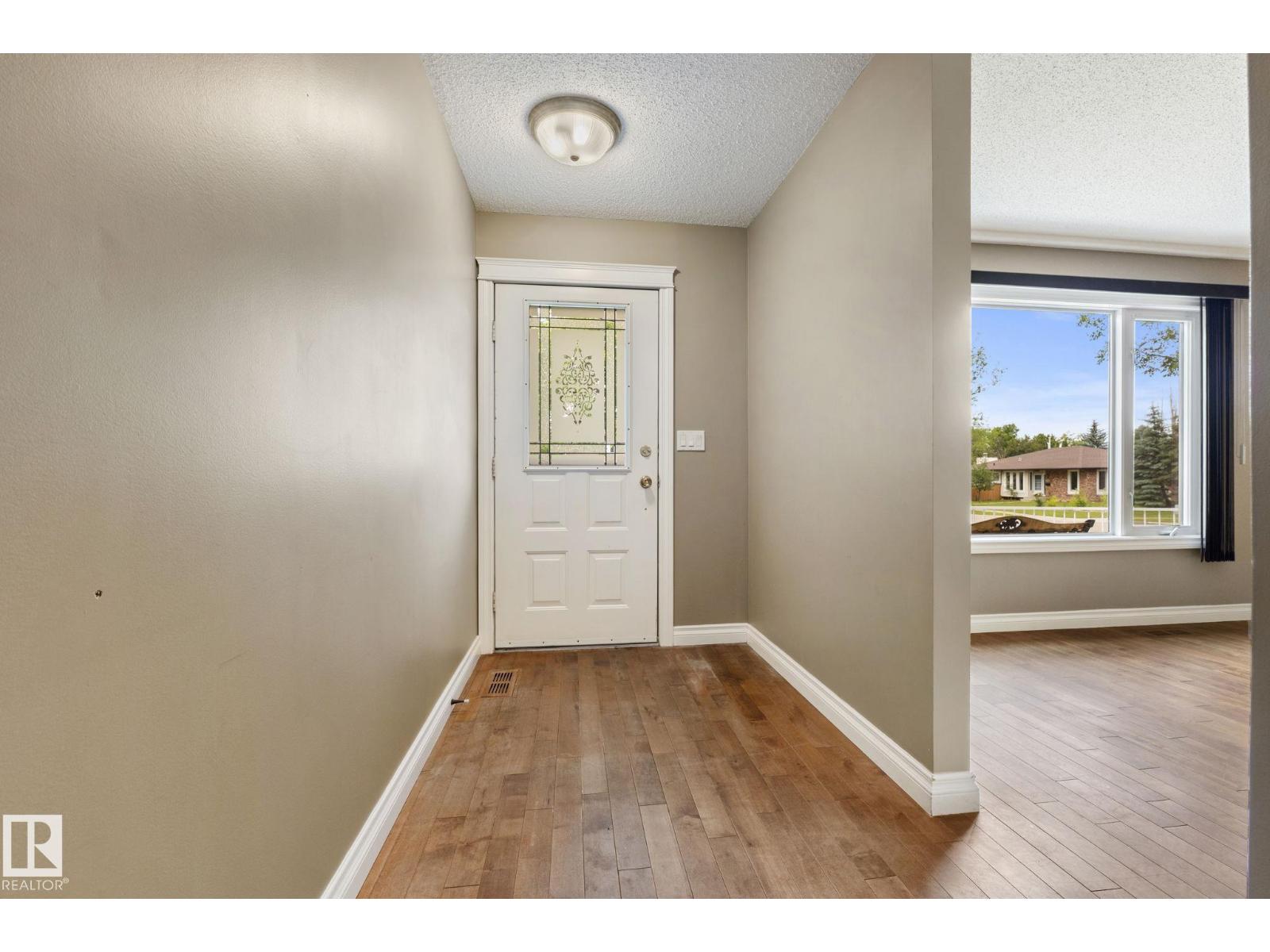 45 WHITEHALL CR - 8