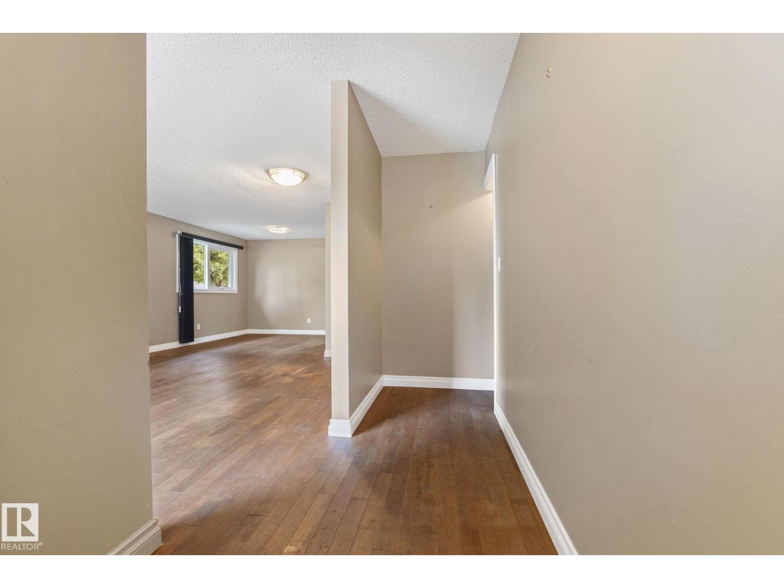 45 WHITEHALL CR - 9