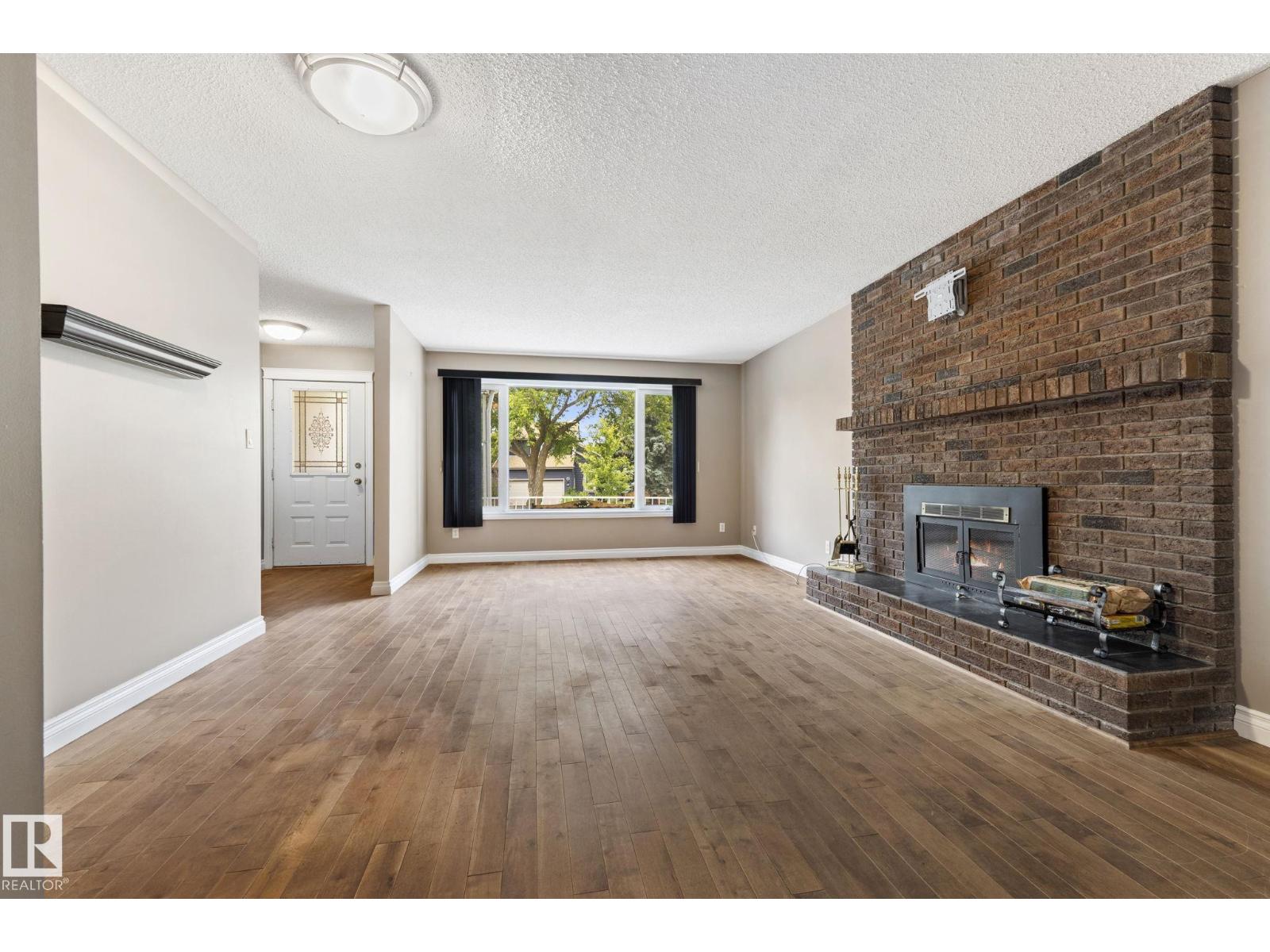 45 WHITEHALL CR - 14