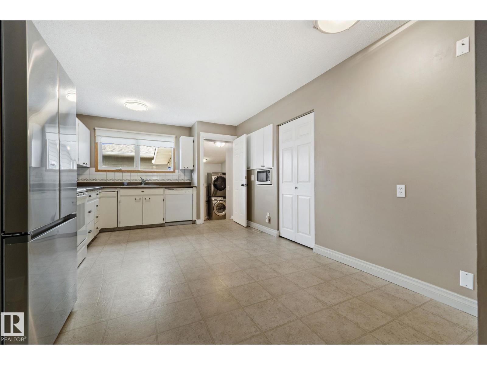 45 WHITEHALL CR - 18