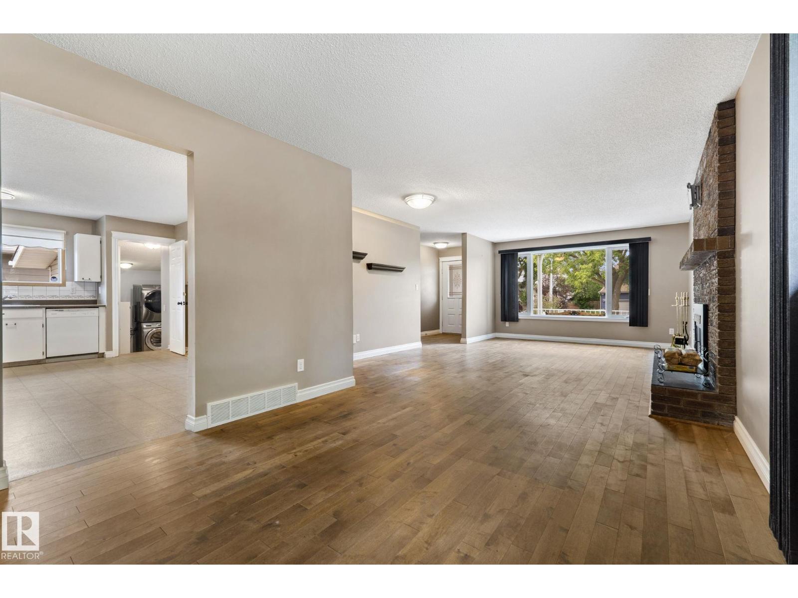 45 WHITEHALL CR - 17