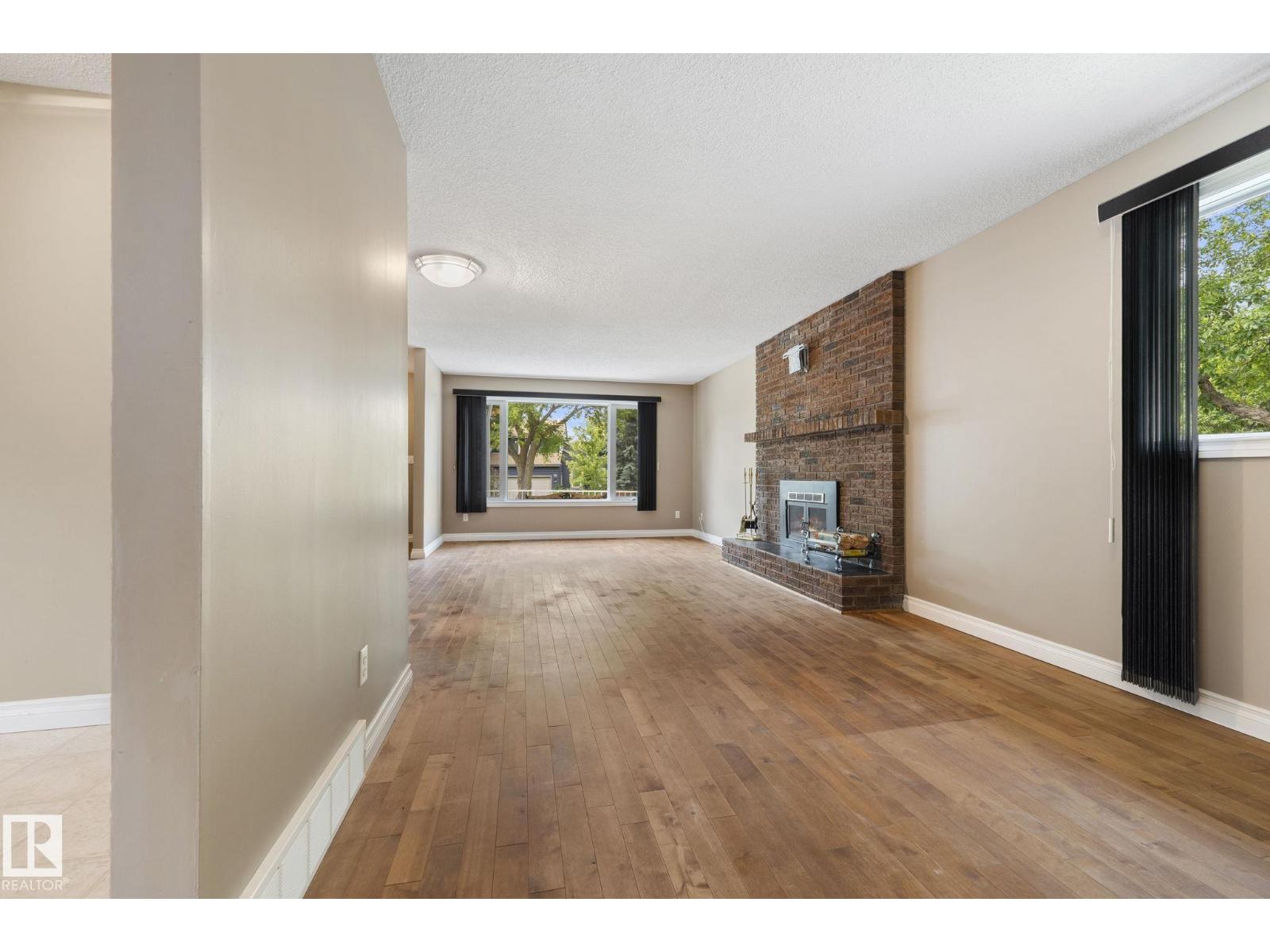 45 WHITEHALL CR - 16