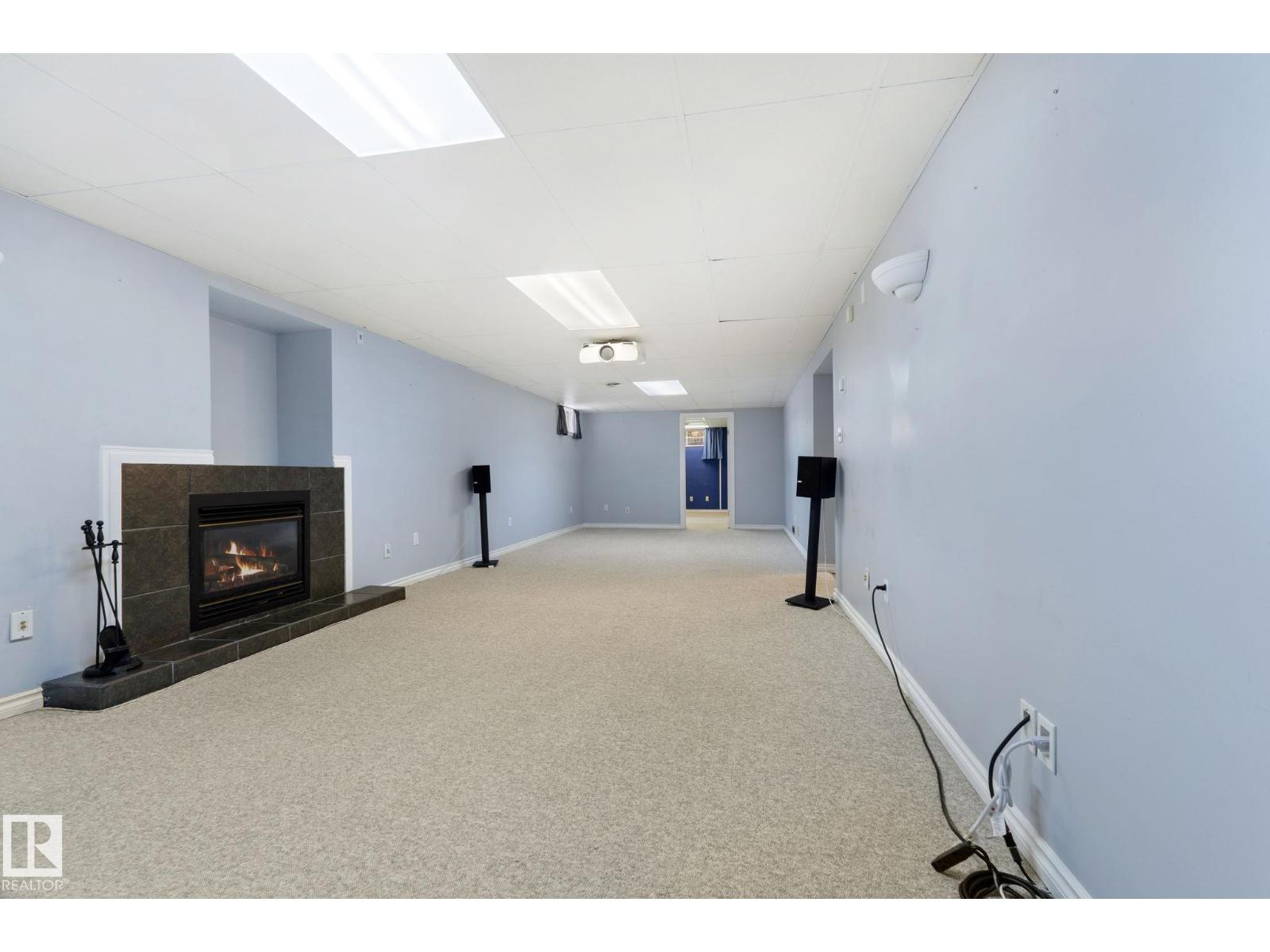 45 WHITEHALL CR - 42