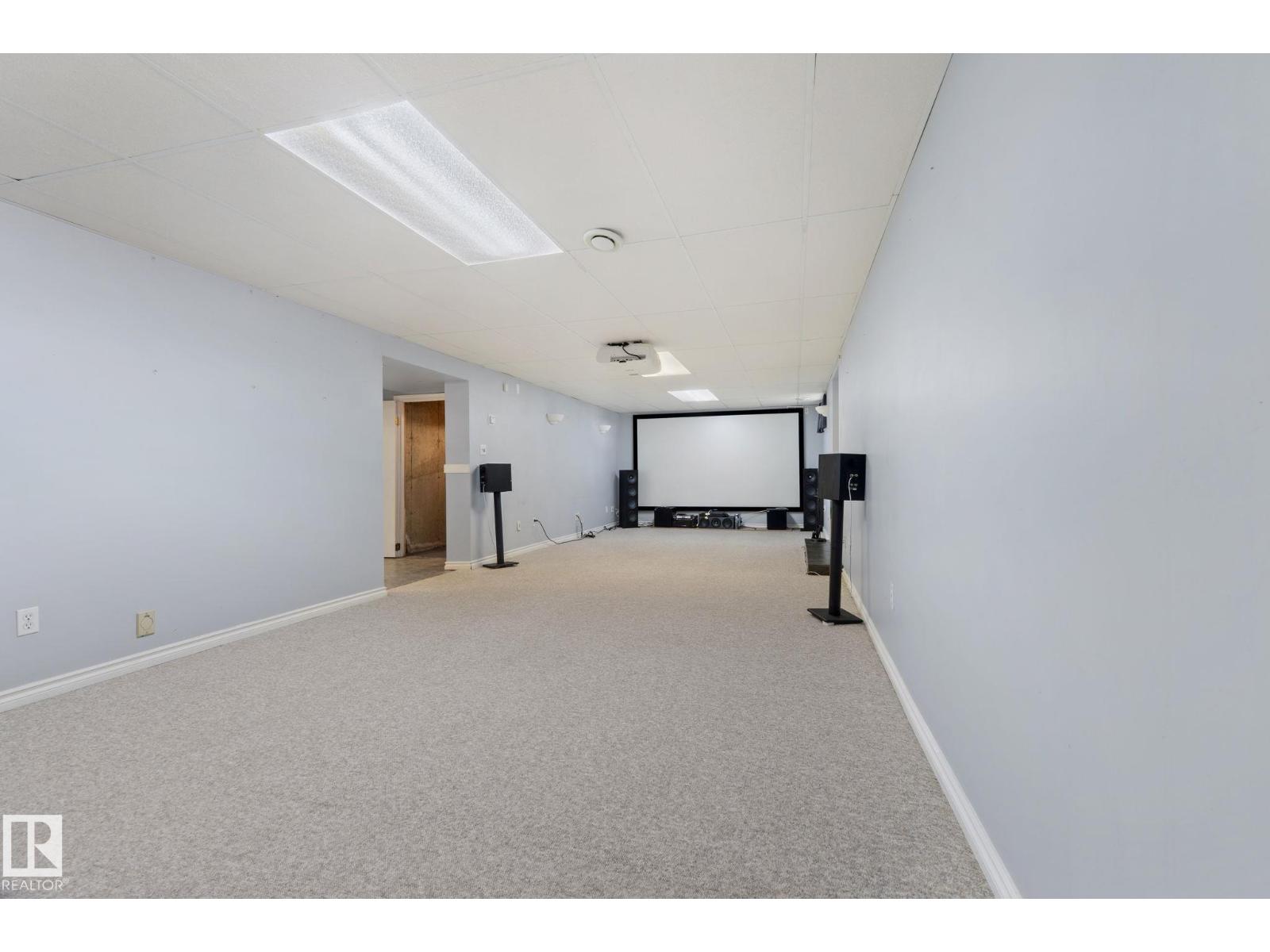 45 WHITEHALL CR - 47