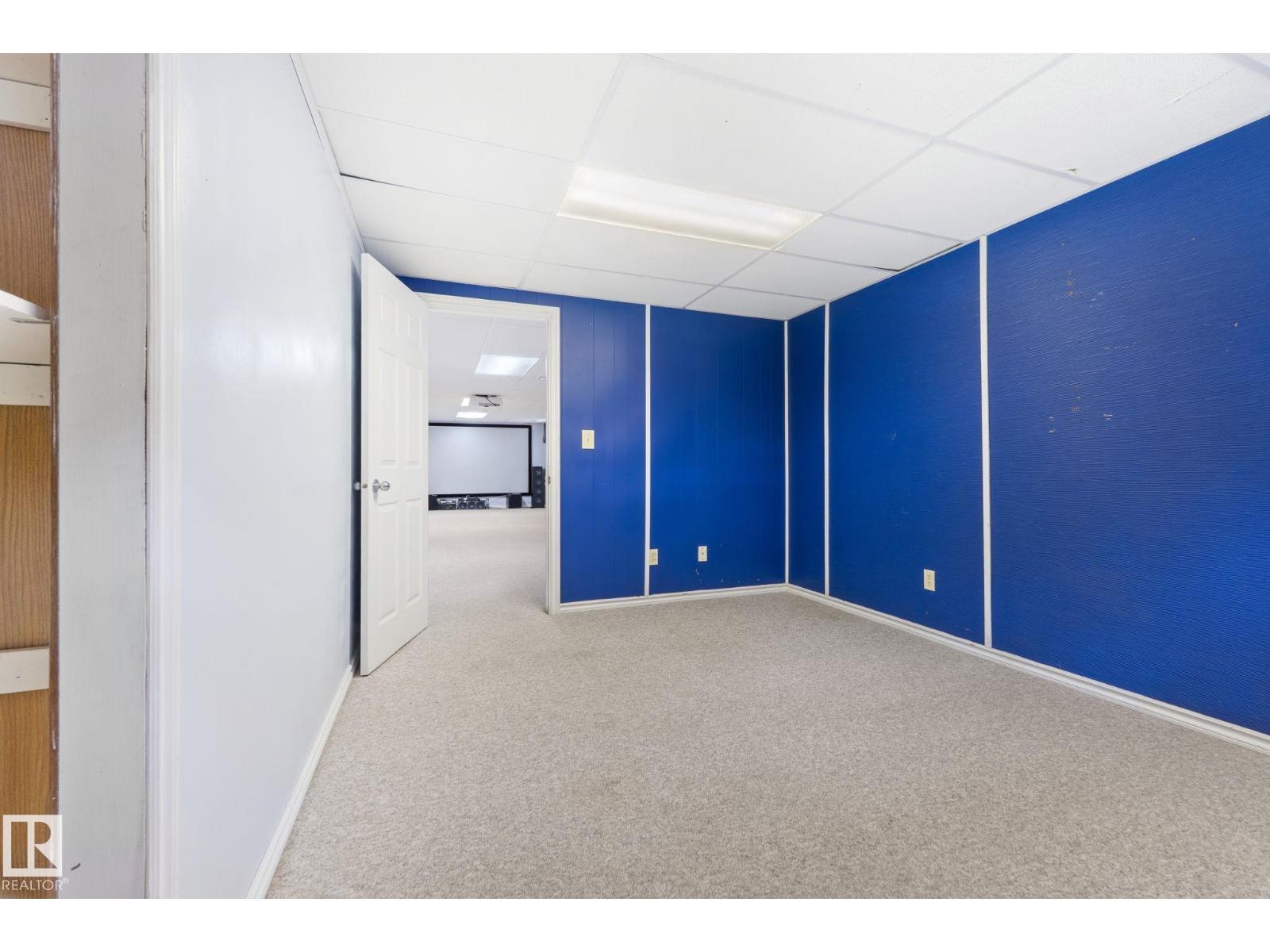 45 WHITEHALL CR - 52
