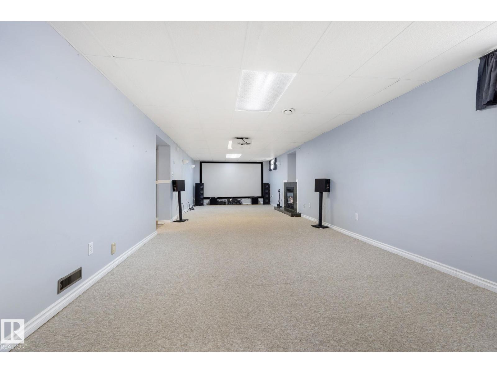 45 WHITEHALL CR - 48