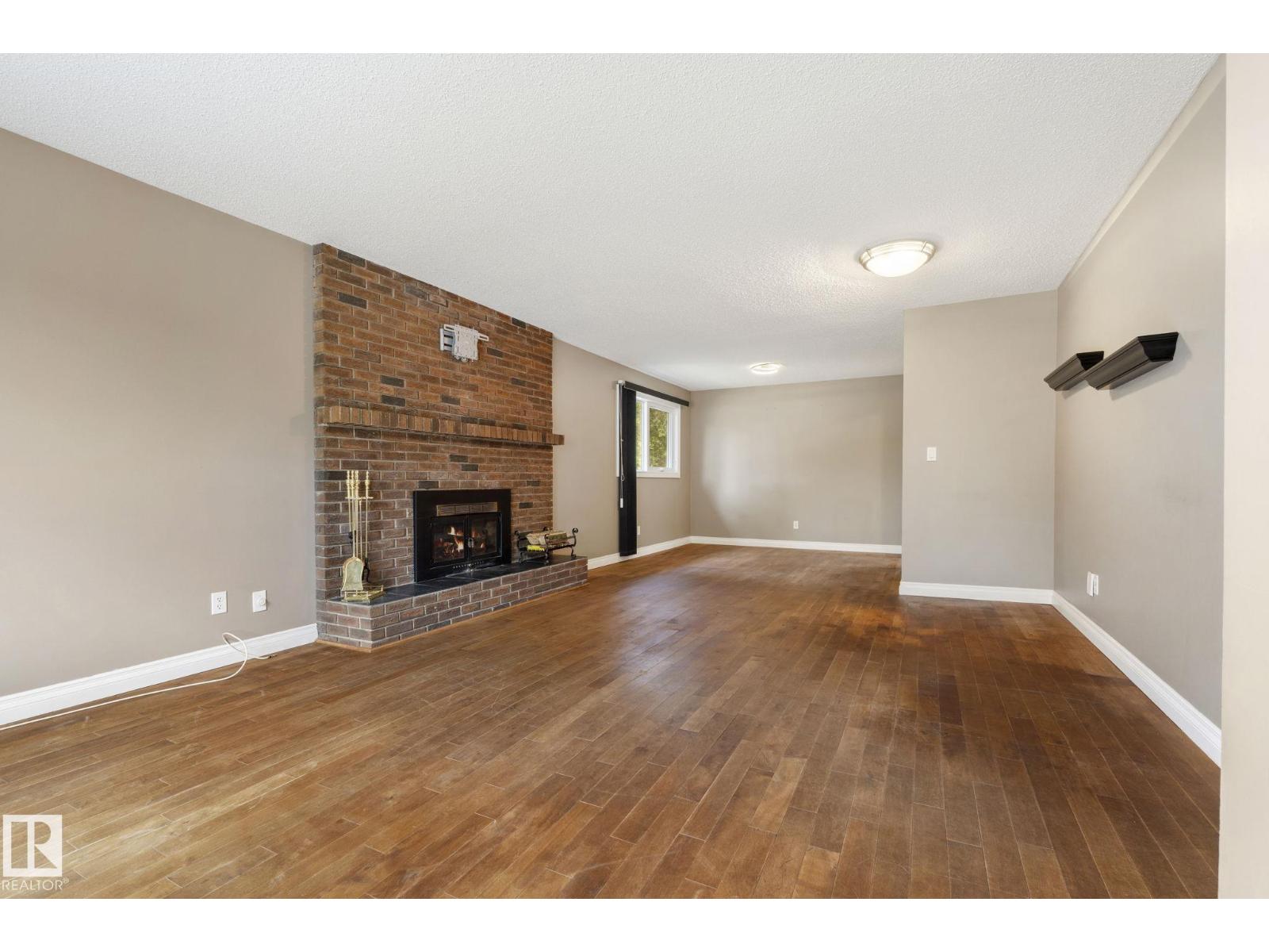 45 WHITEHALL CR - 12