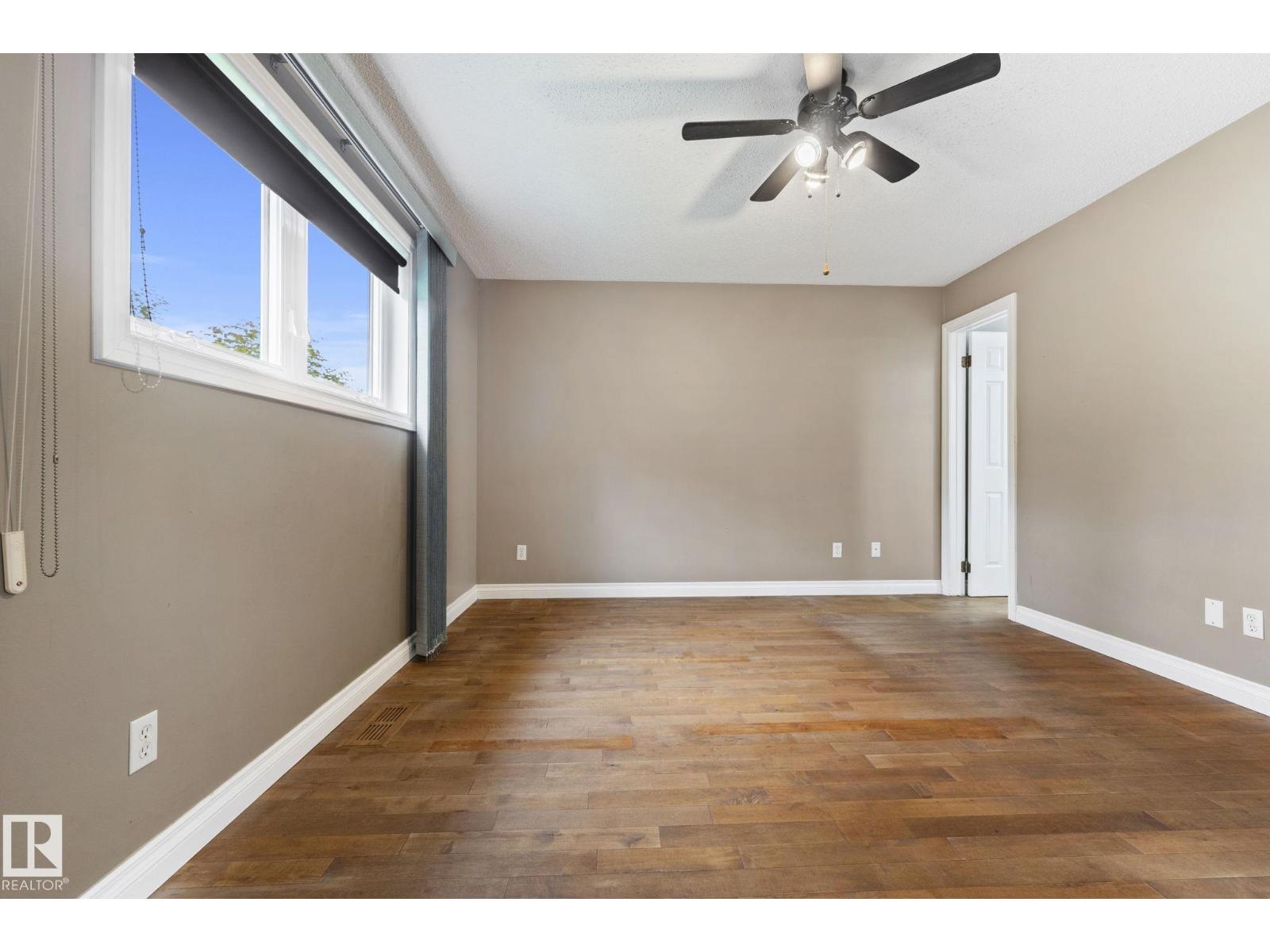 45 WHITEHALL CR - 31