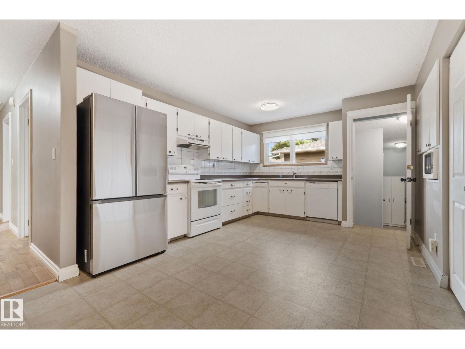 45 WHITEHALL CR - 20