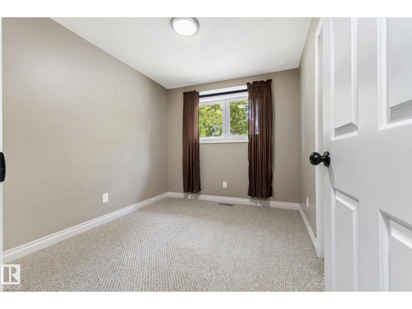 45 WHITEHALL CR - 25