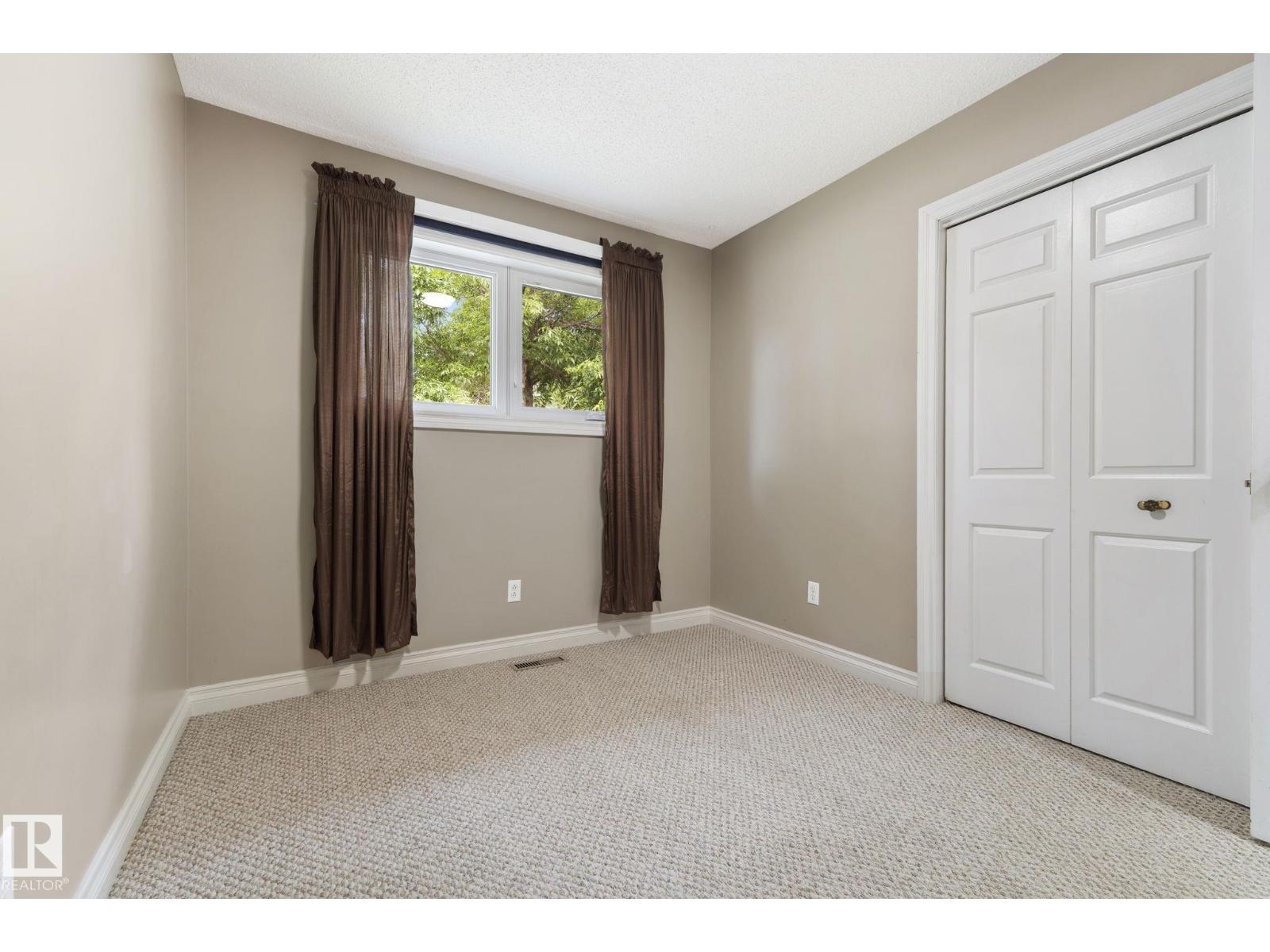 45 WHITEHALL CR - 26