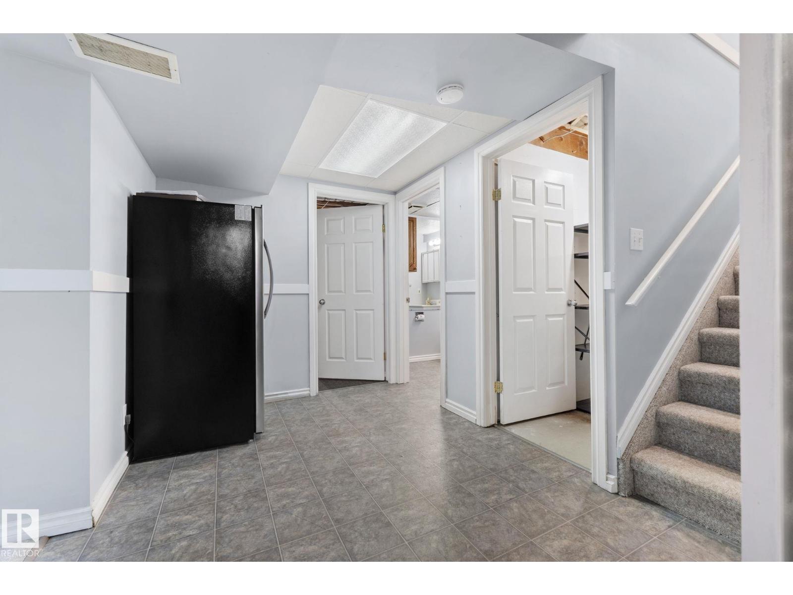 45 WHITEHALL CR - 36