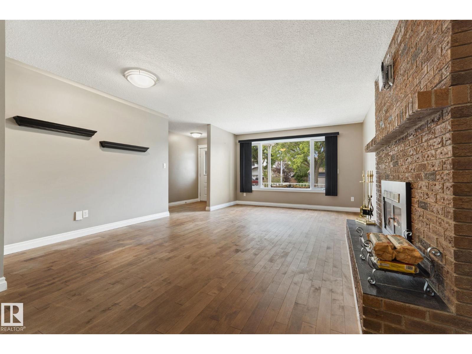 45 WHITEHALL CR - 15