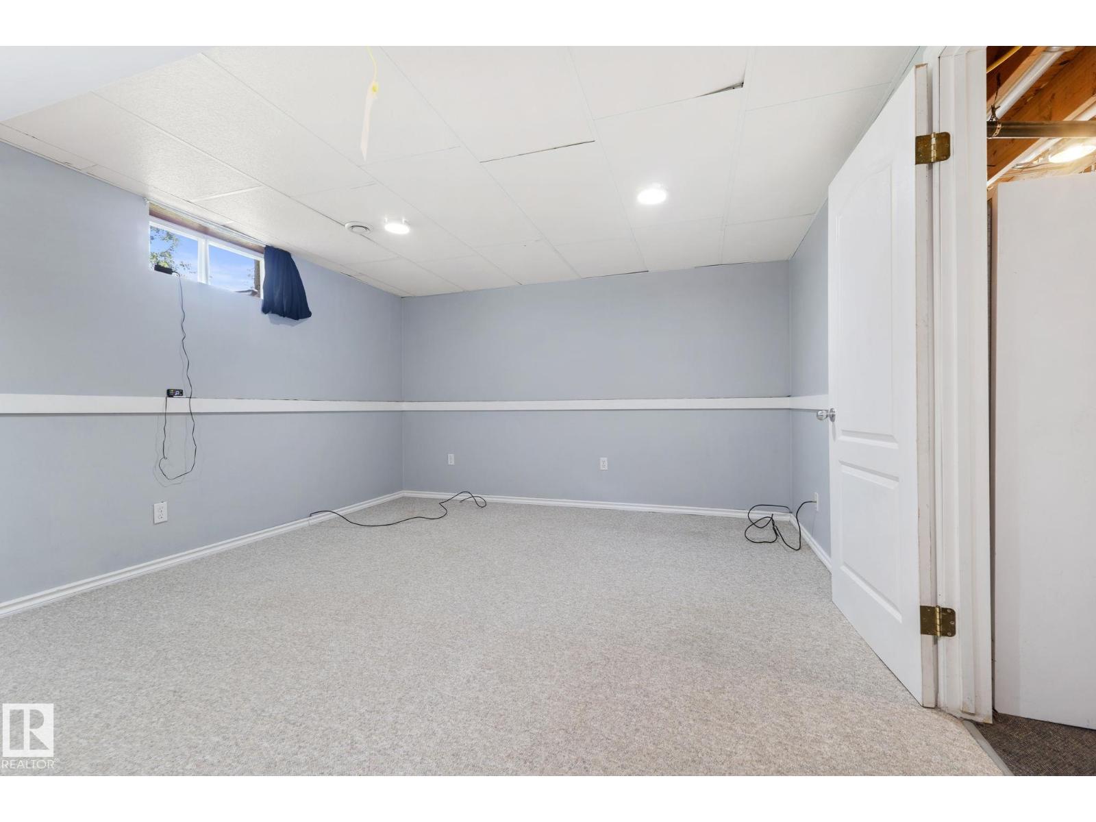 45 WHITEHALL CR - 38