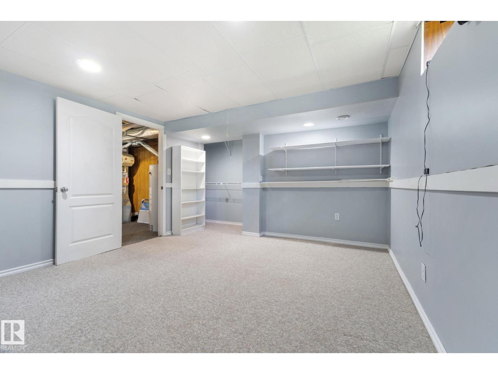 45 WHITEHALL CR - 40