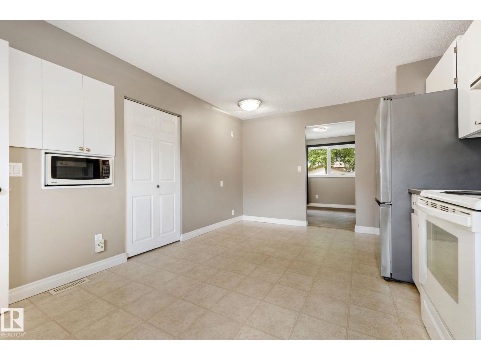 45 WHITEHALL CR - 22