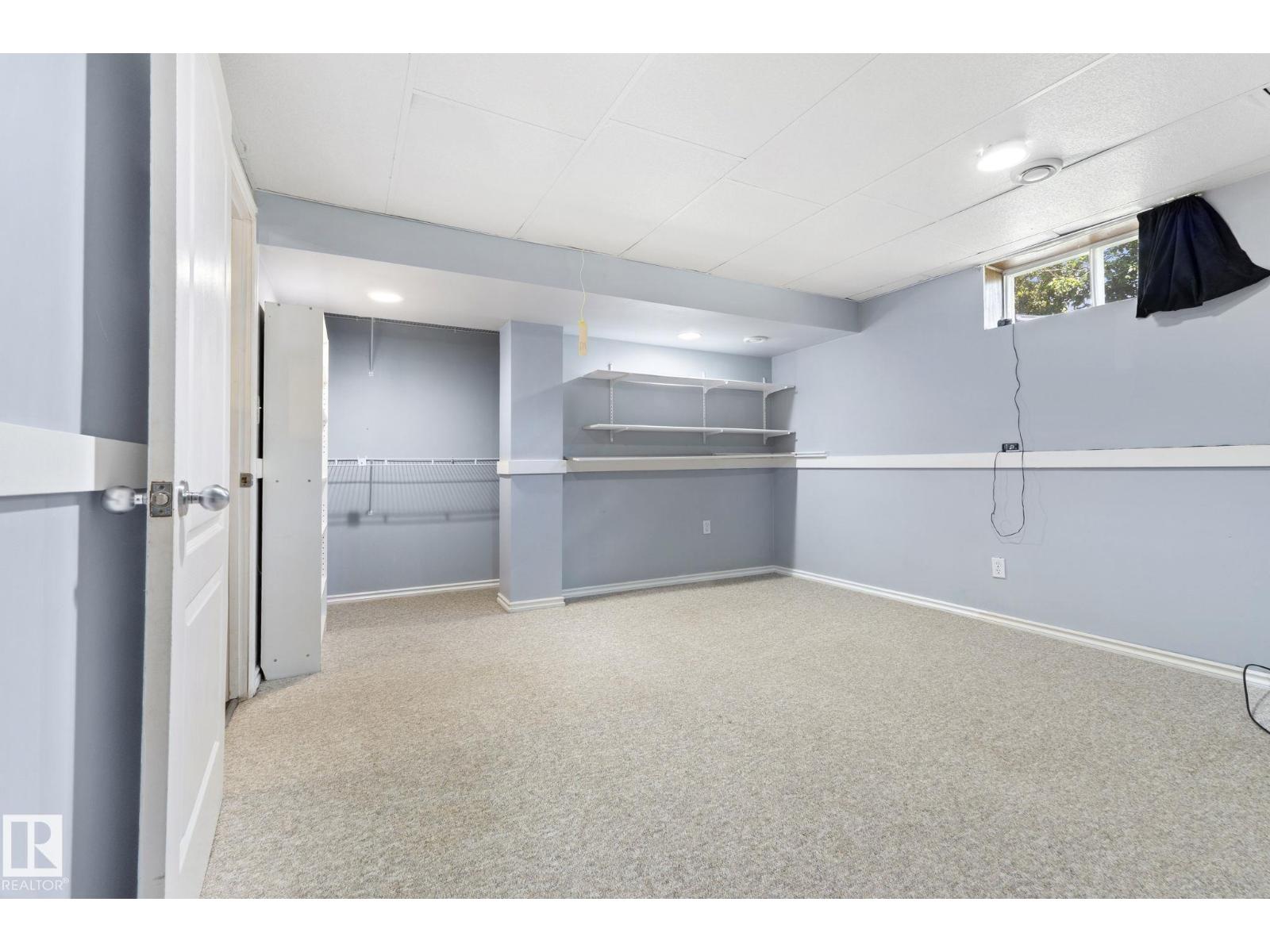 45 WHITEHALL CR - 41