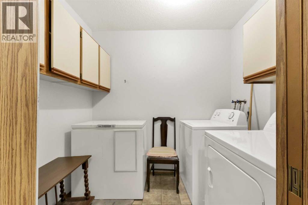 #208 3090 15 Avenue SE - 17