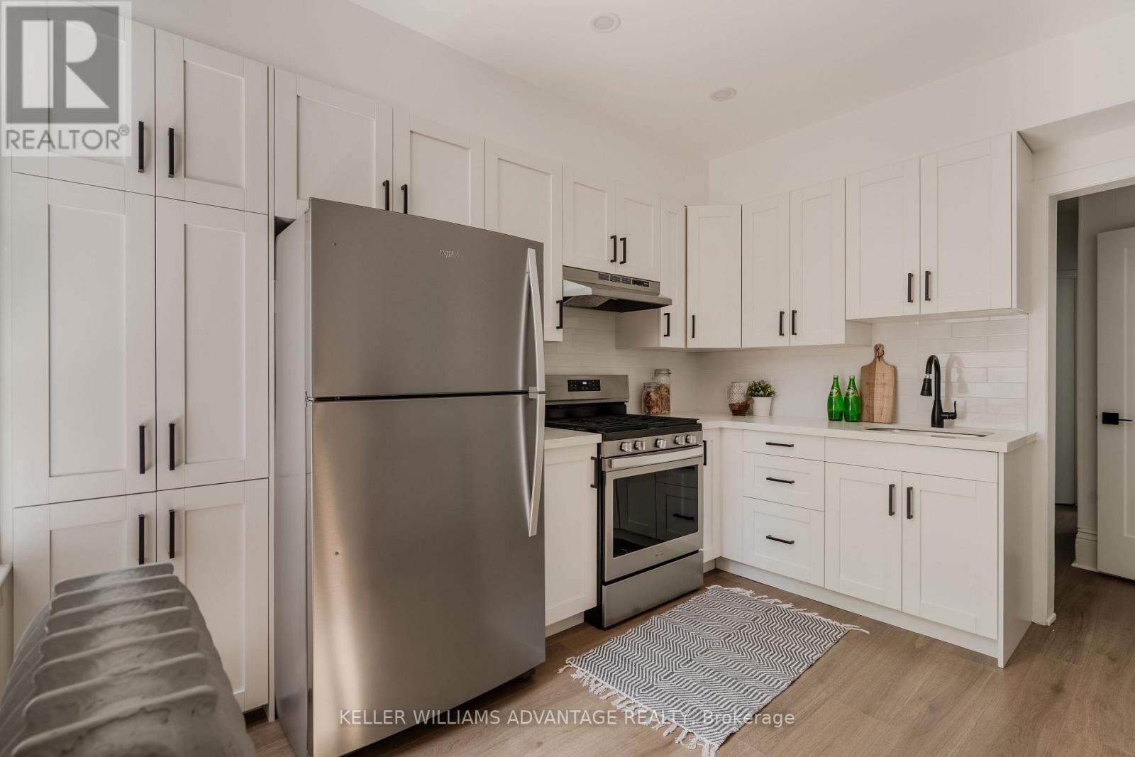 3 COLUMBINE AVENUE - 16