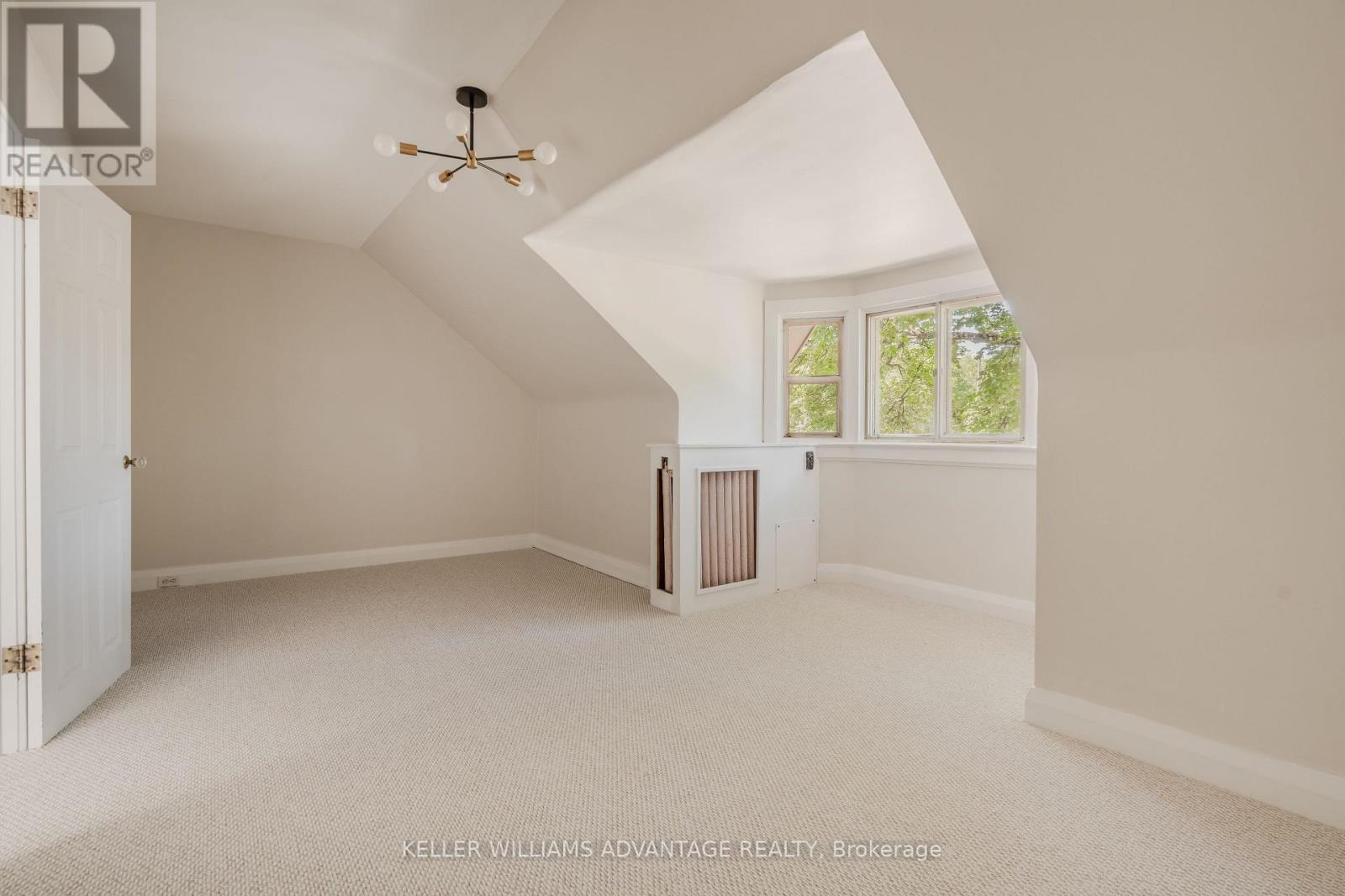 3 COLUMBINE AVENUE - 25