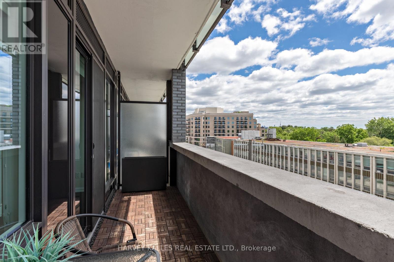 #412 4208 DUNDAS STREET W - 18