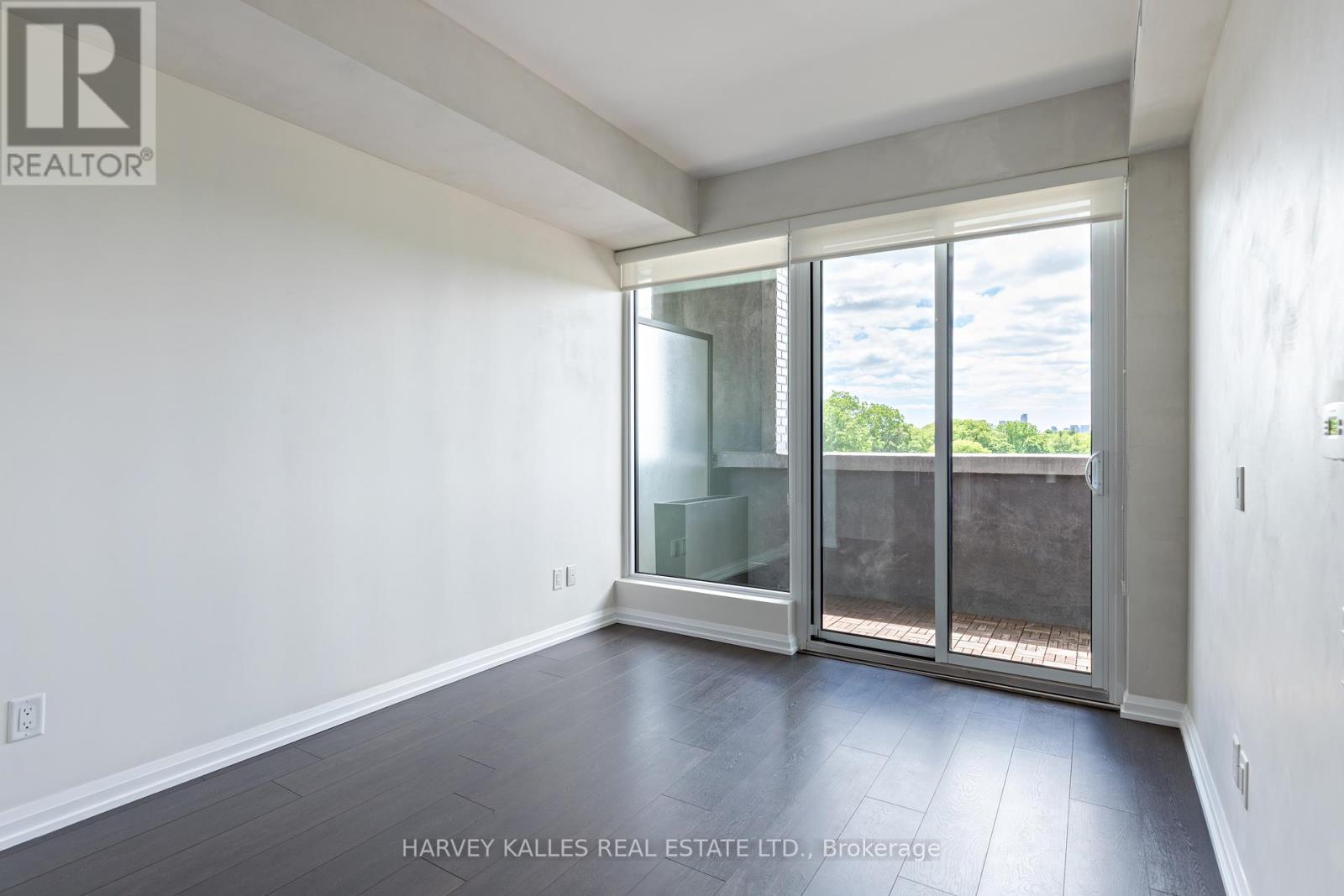 #412 4208 DUNDAS STREET W - 11