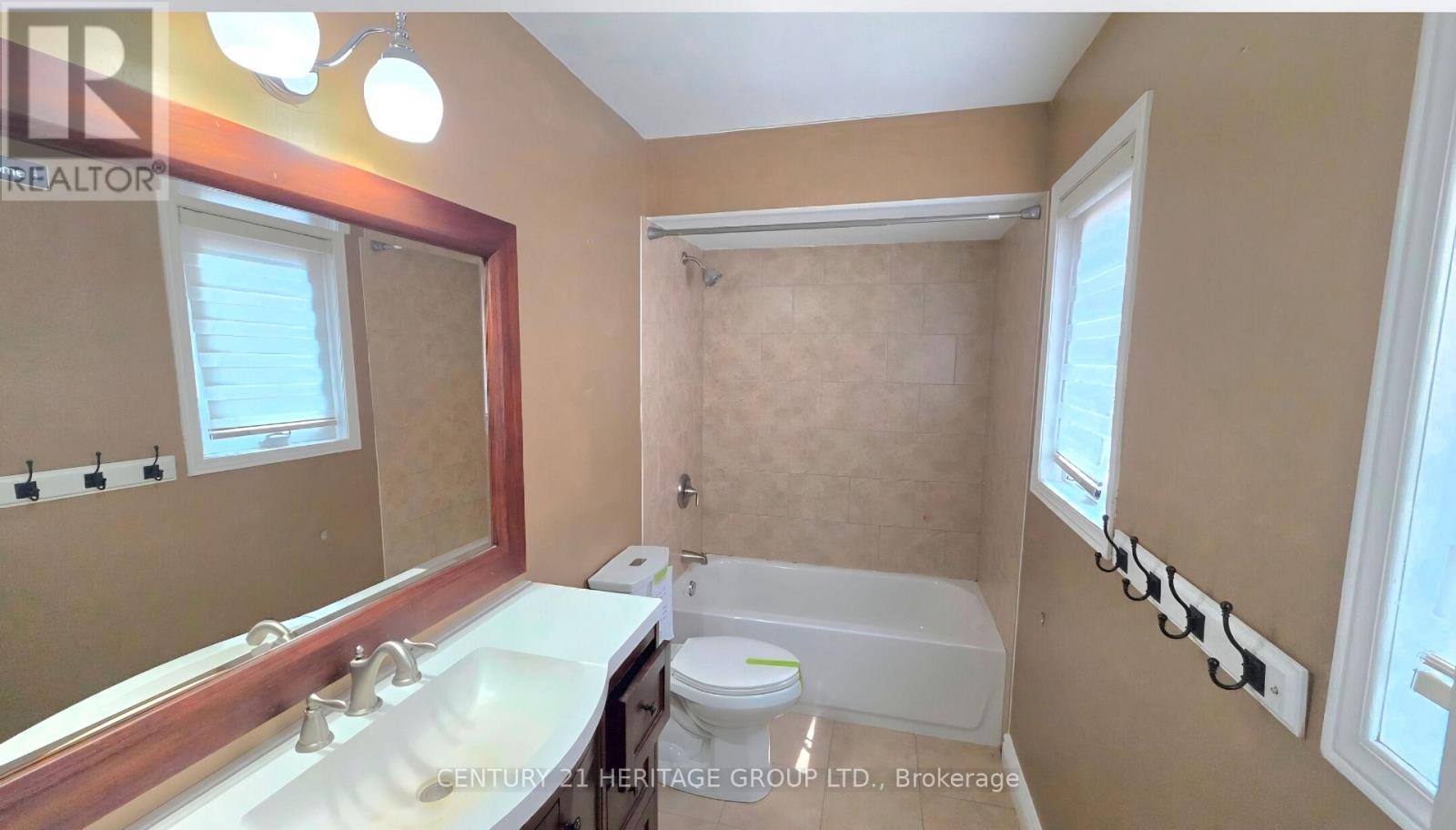 73 HUTTON CRESCENT - 17