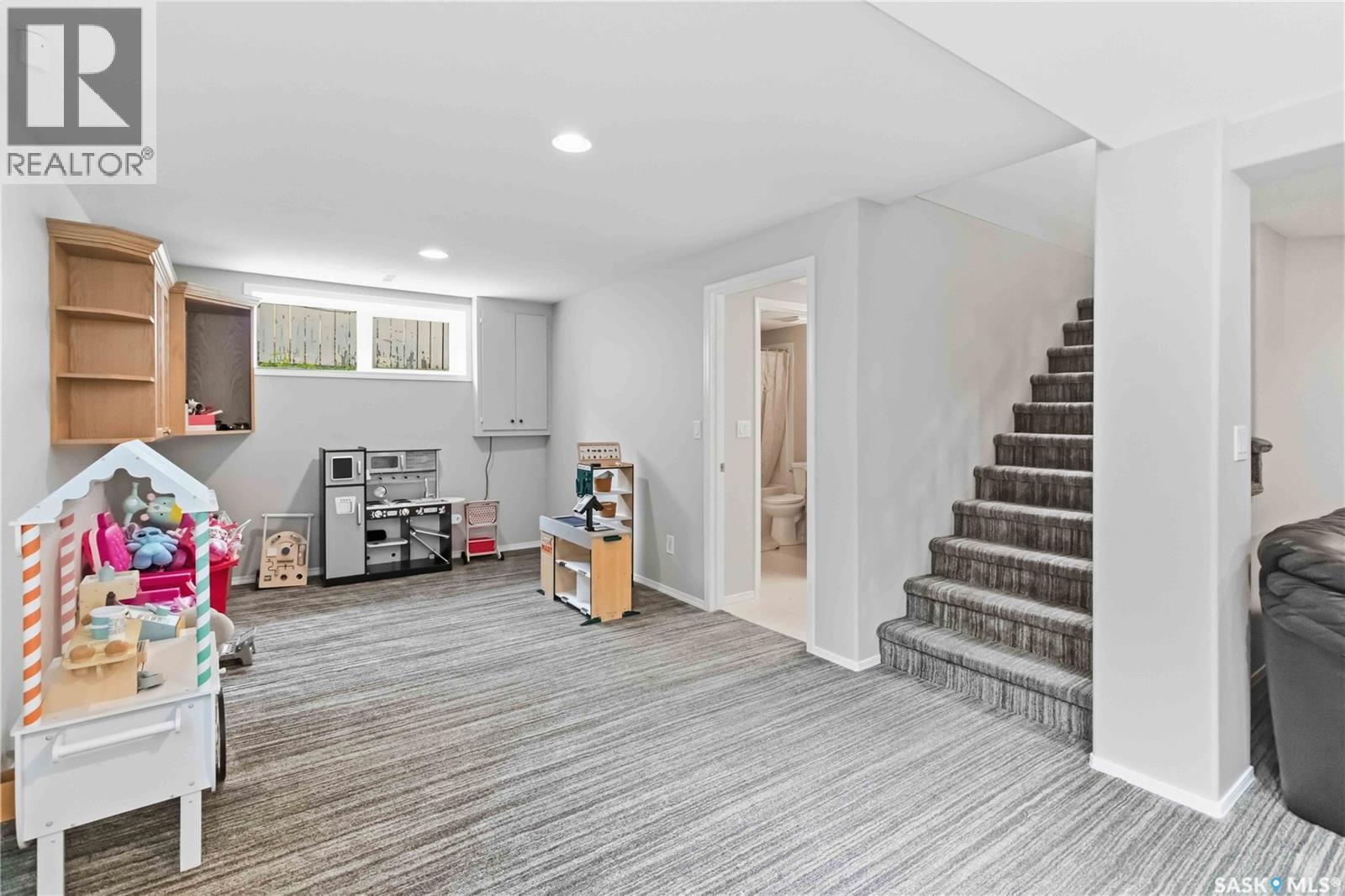 131 MENDEL CRESCENT — photo 30