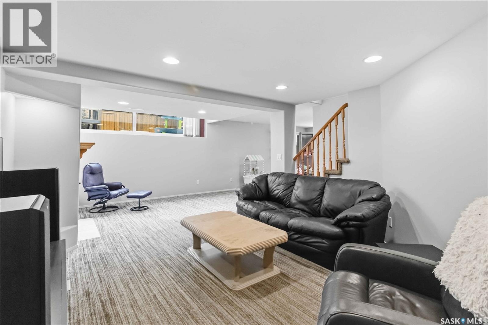 131 MENDEL CRESCENT — photo 35